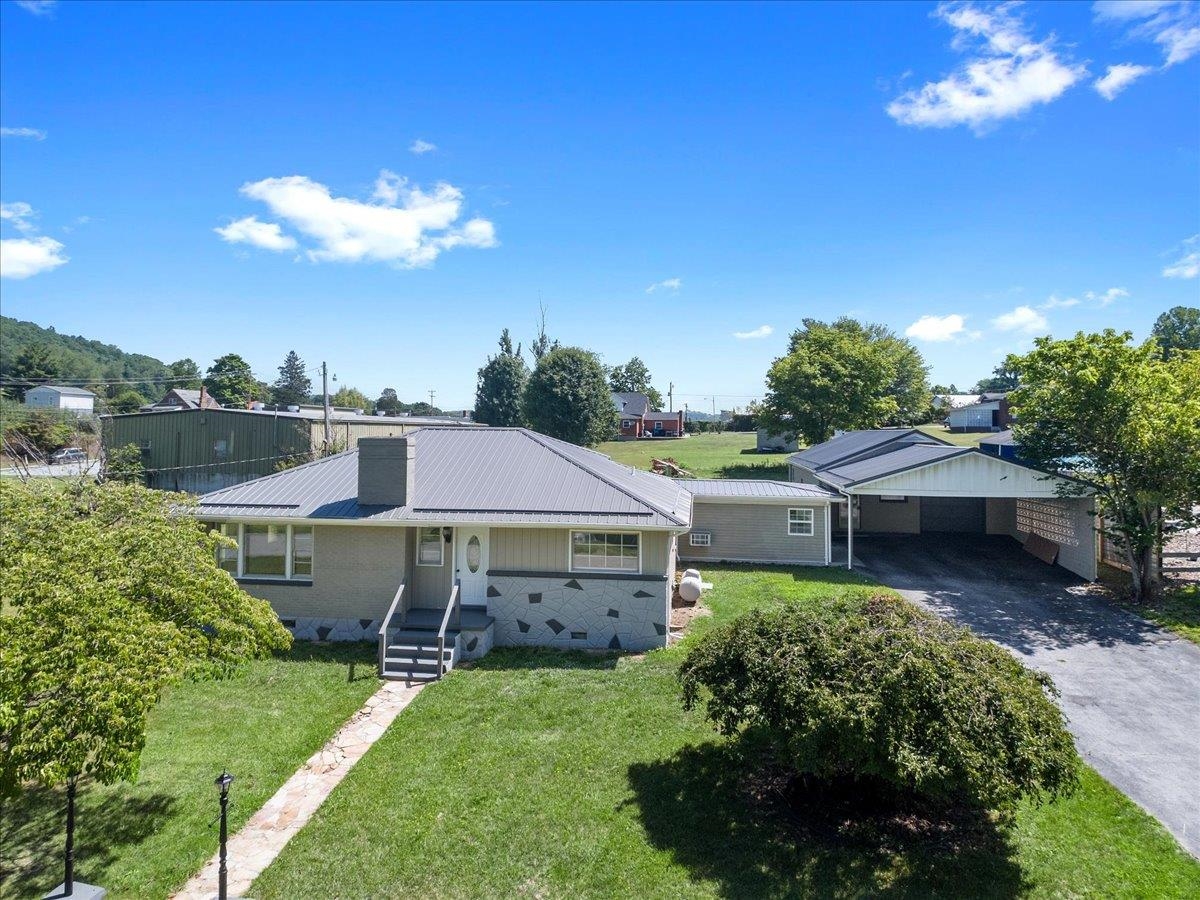 121 Spring Street Rich Creek VA 24147