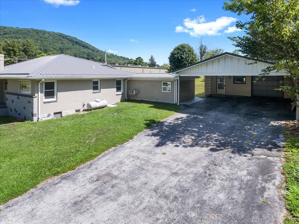 121 Spring Street Rich Creek VA 24147