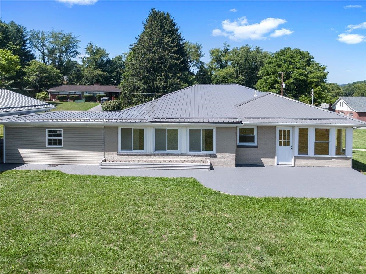 121 Spring Street Rich Creek VA 24147