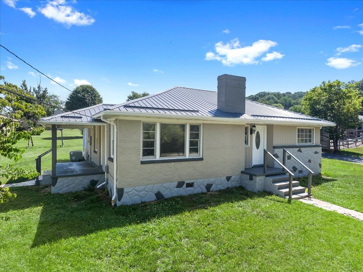 121 Spring Street Rich Creek VA 24147