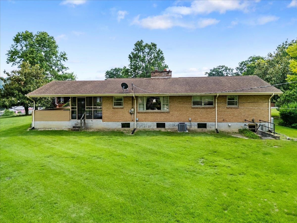 1612 Claremont Court Pulaski VA 24301