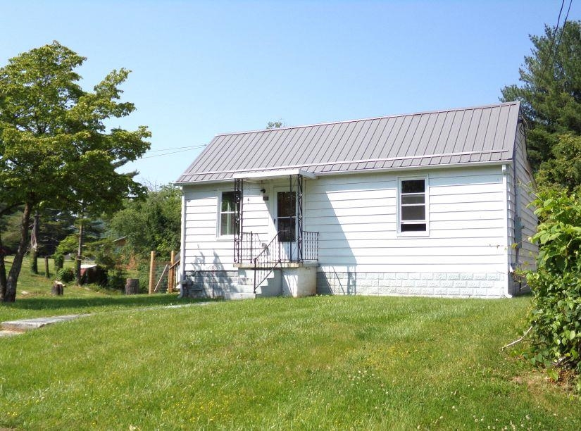 505 Monroe Street Pearisburg VA 24134