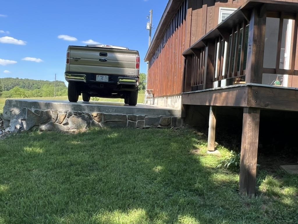130 Volunteer Road Hillsville VA 24343