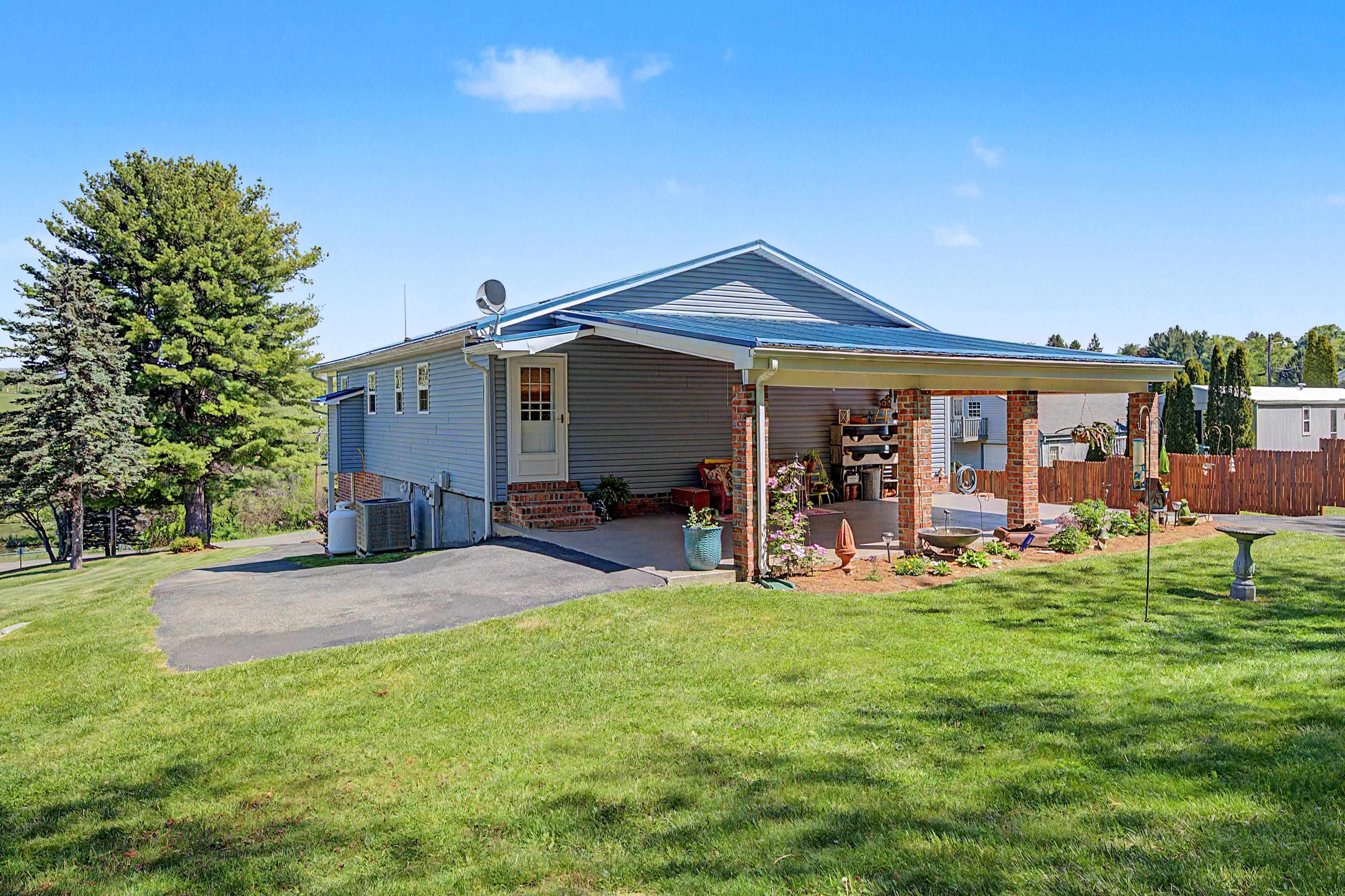 1365 W Ridge Road Wytheville VA 24382
