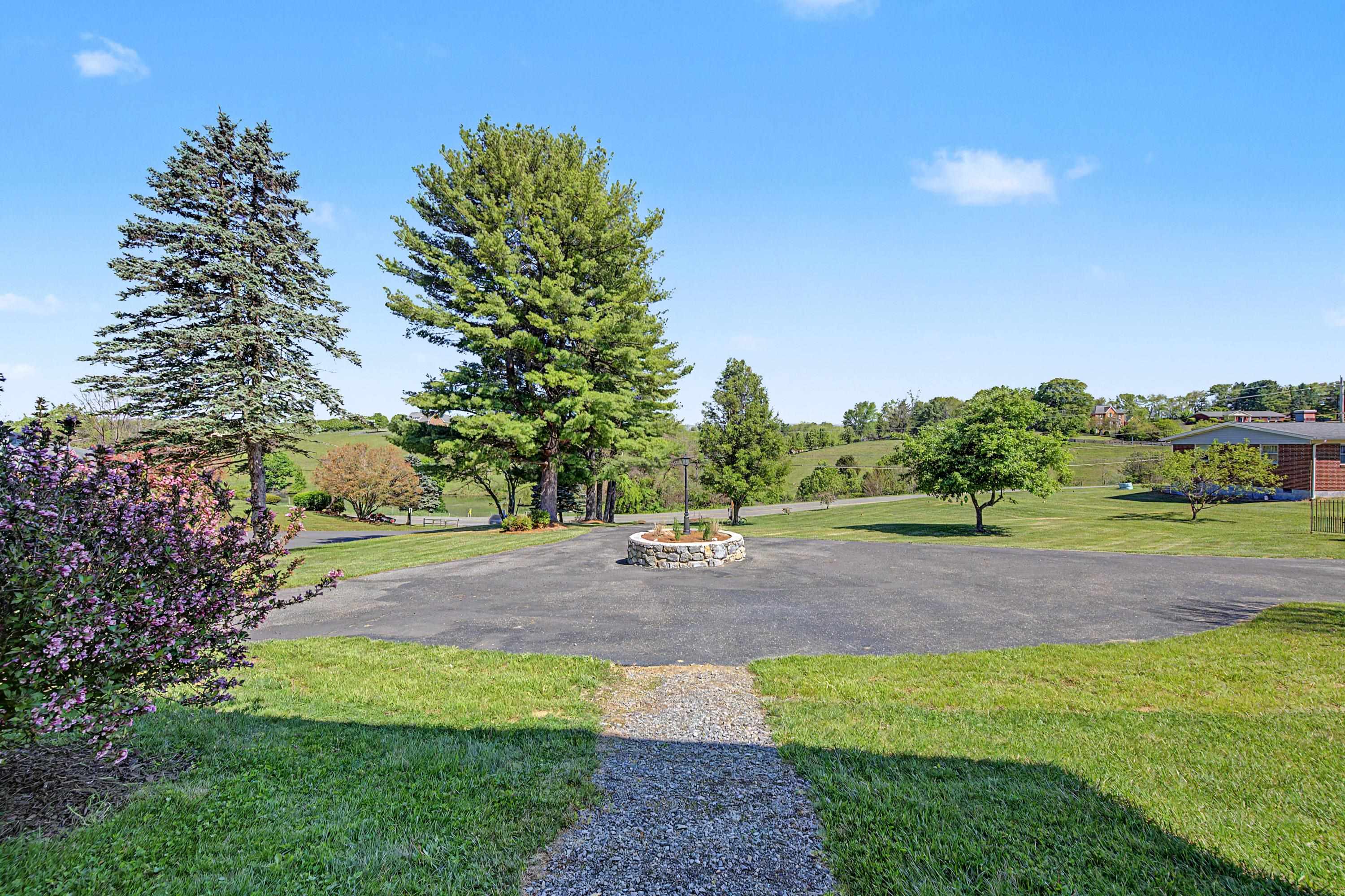 1365 W Ridge Road Wytheville VA 24382