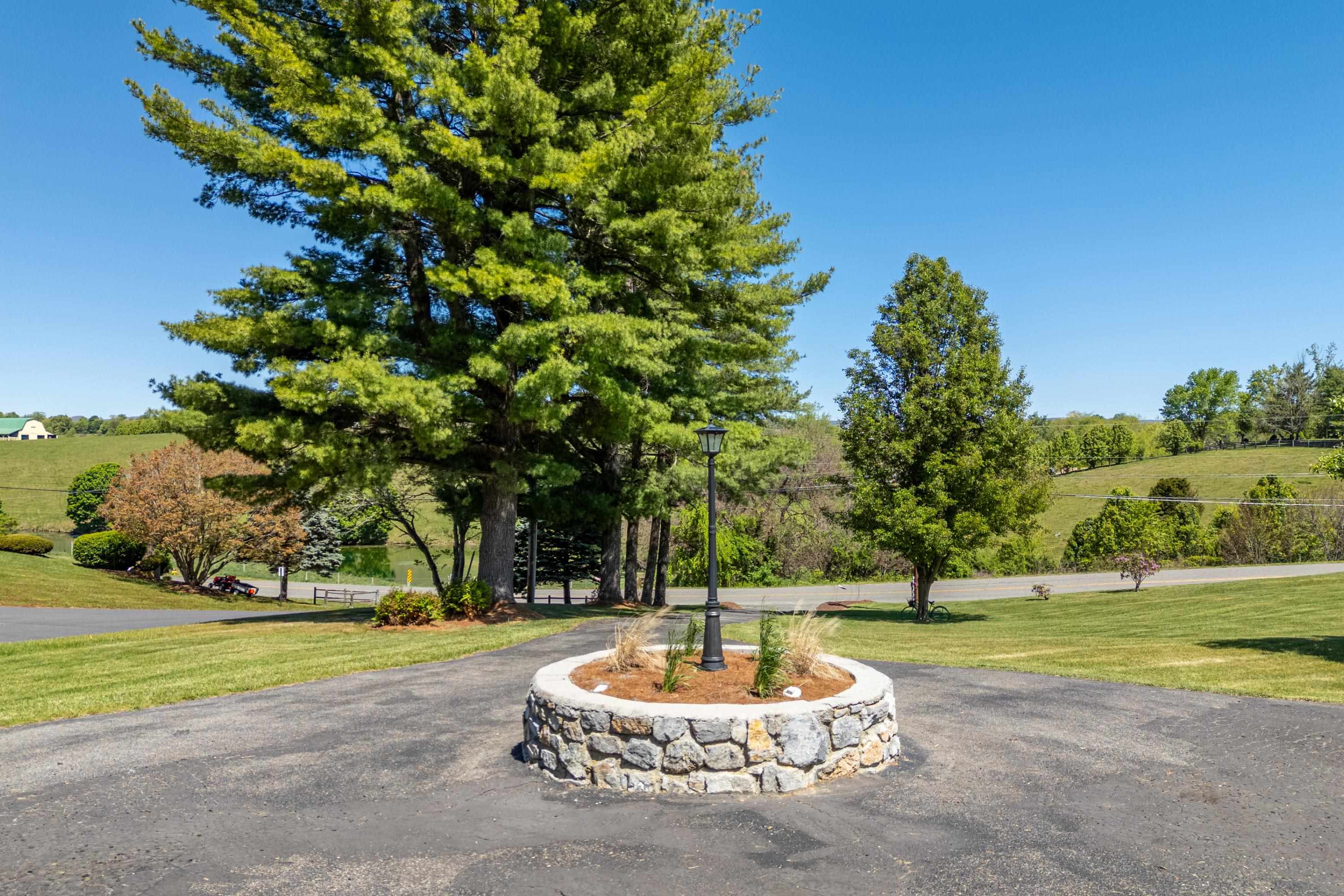 1365 W Ridge Road Wytheville VA 24382
