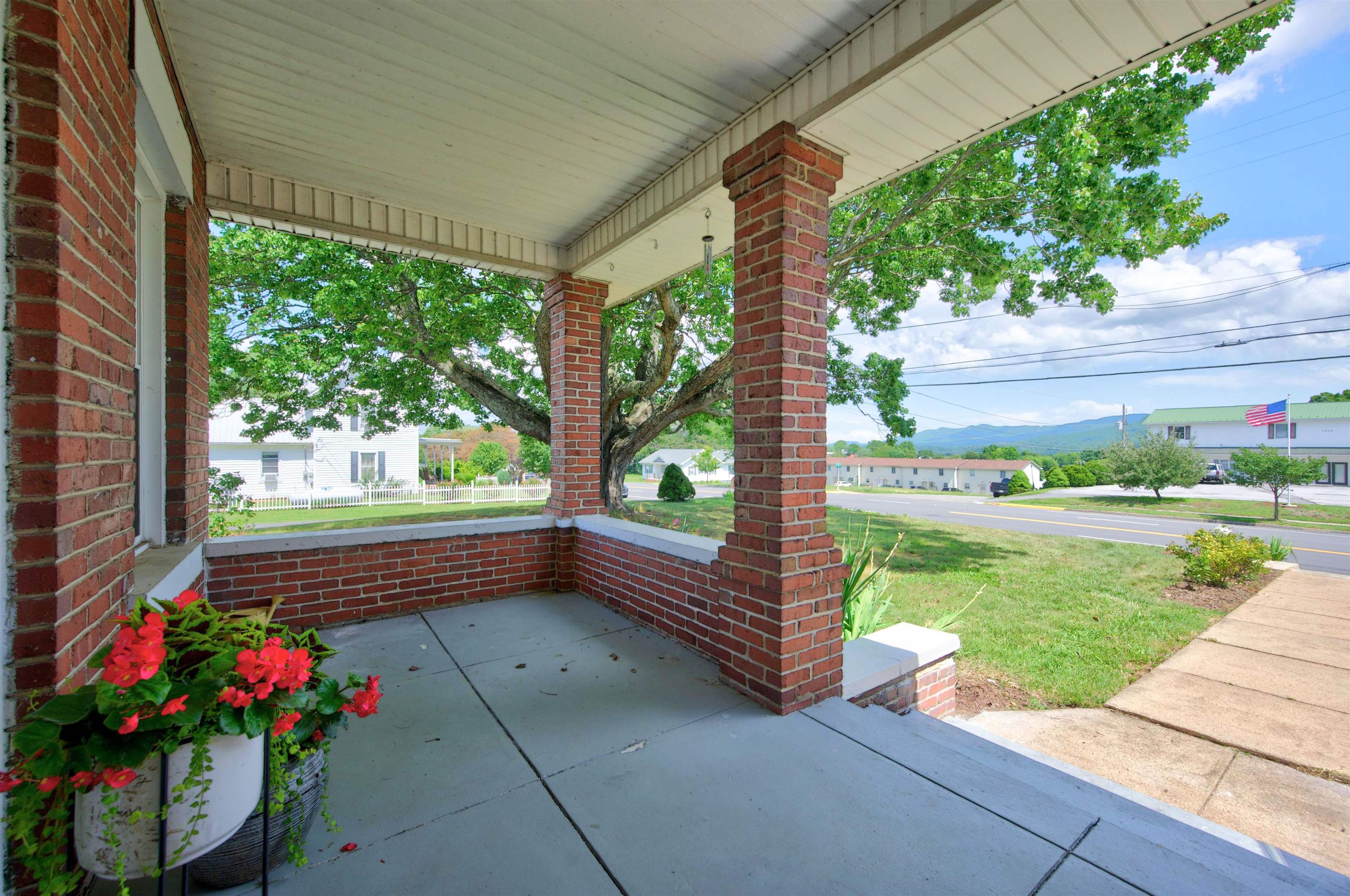 1020 W Main Street Wytheville VA 24382