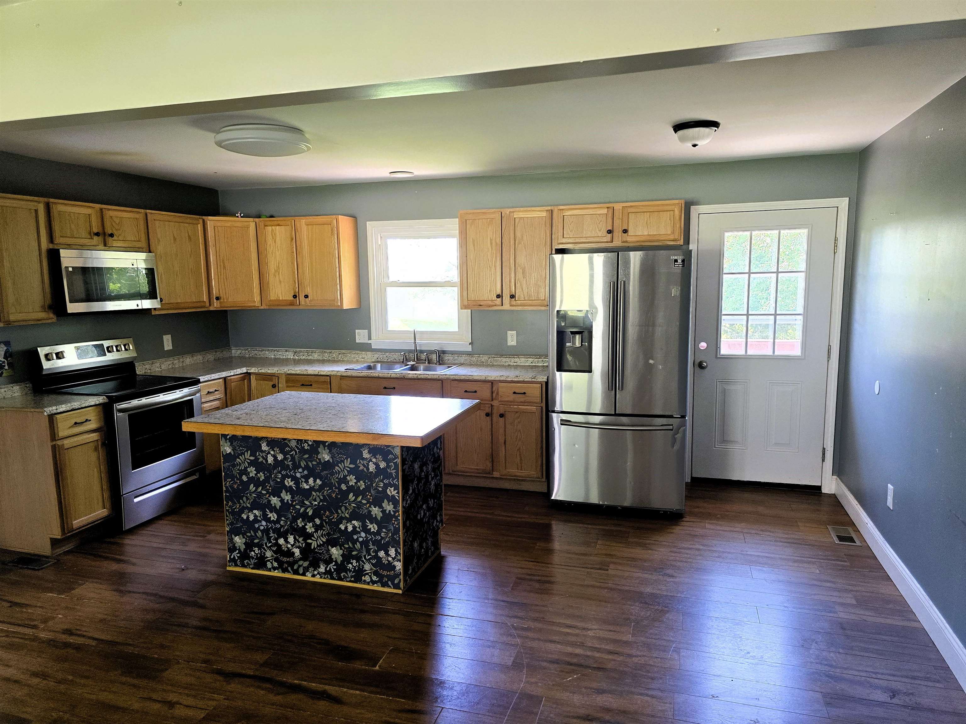 107 E Buck Avenue Rural Retreat VA 24368