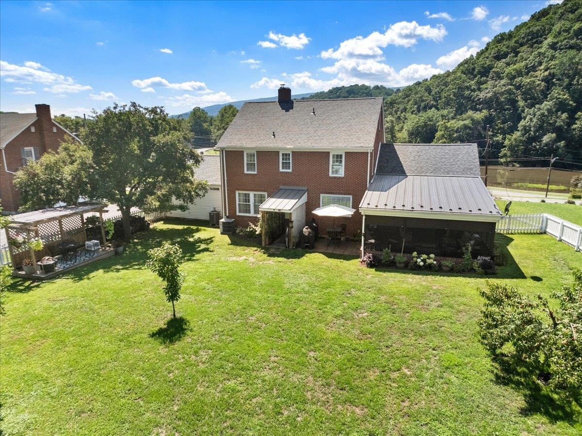 109 Bland Street Narrows VA 24124