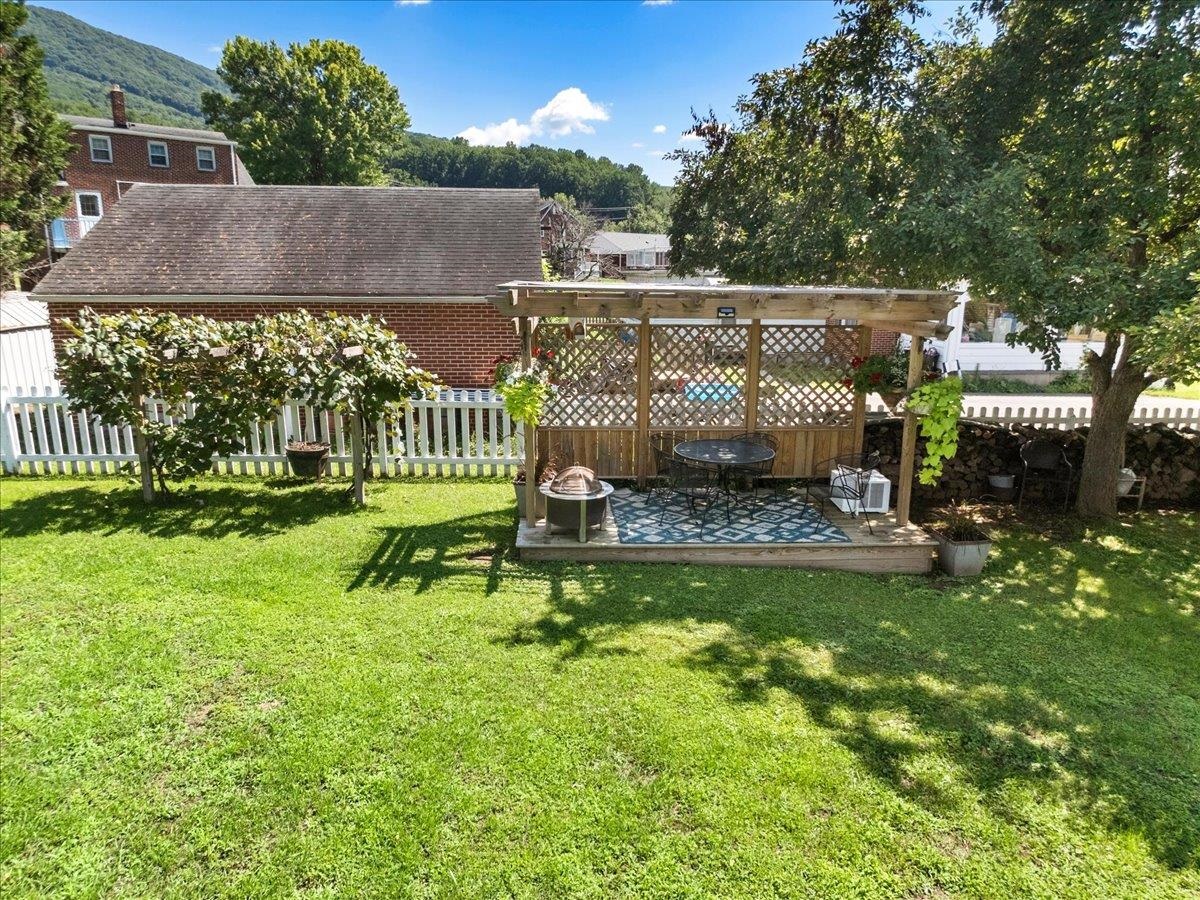 109 Bland Street Narrows VA 24124