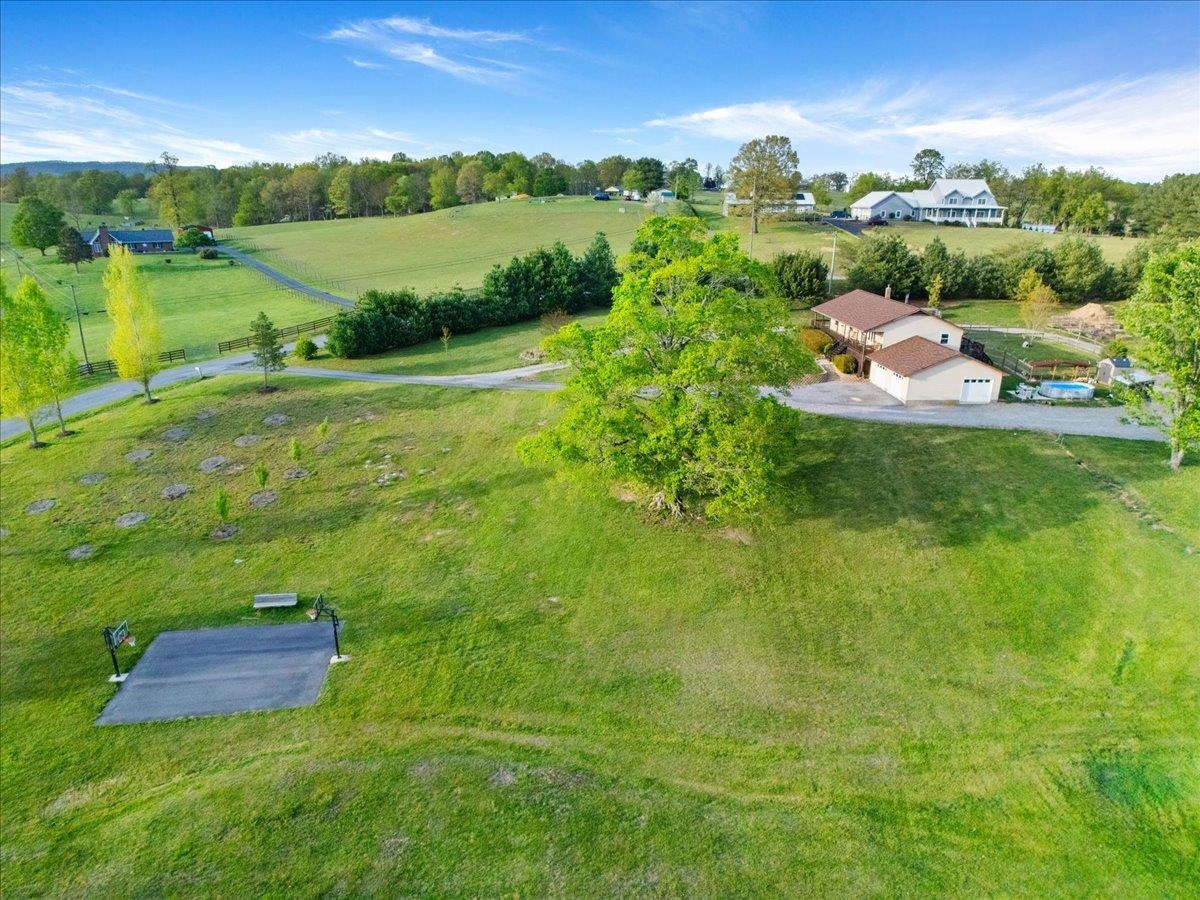 5900 Chicwood Drive Pulaski VA 24301
