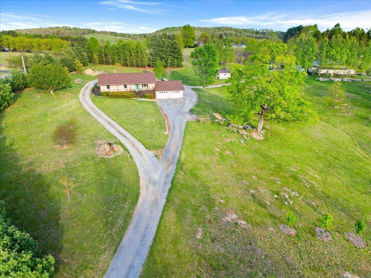 5900 Chicwood Drive Pulaski VA 24301