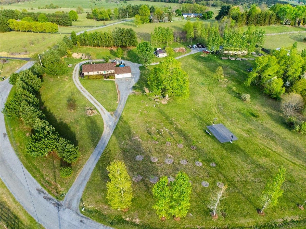 5900 Chicwood Drive Pulaski VA 24301