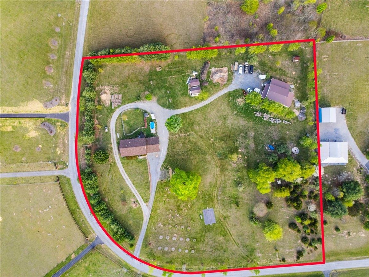 5900 Chicwood Drive Pulaski VA 24301