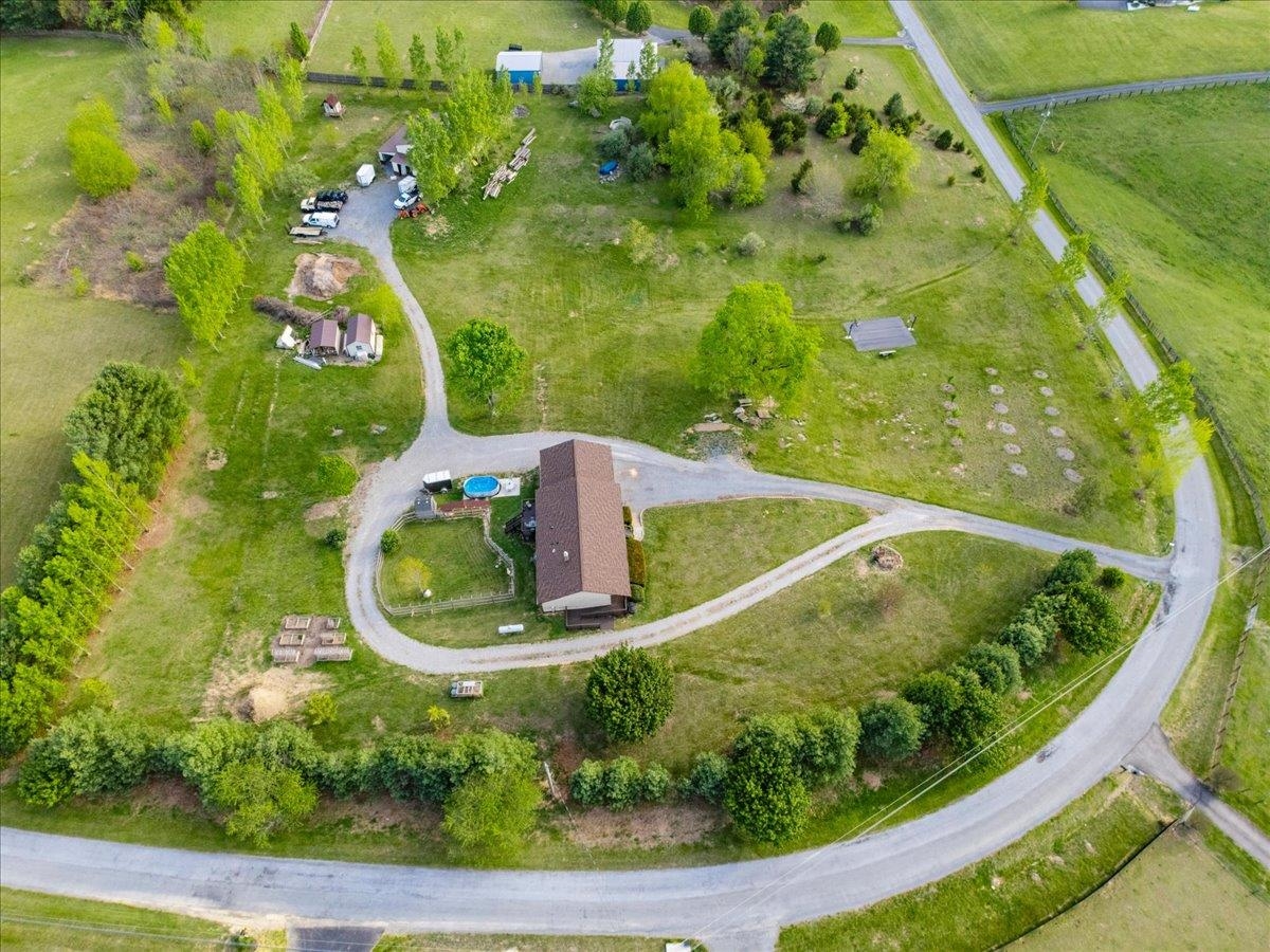 5900 Chicwood Drive Pulaski VA 24301