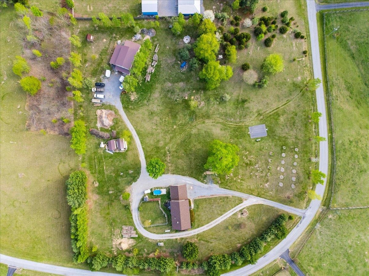 5900 Chicwood Drive Pulaski VA 24301