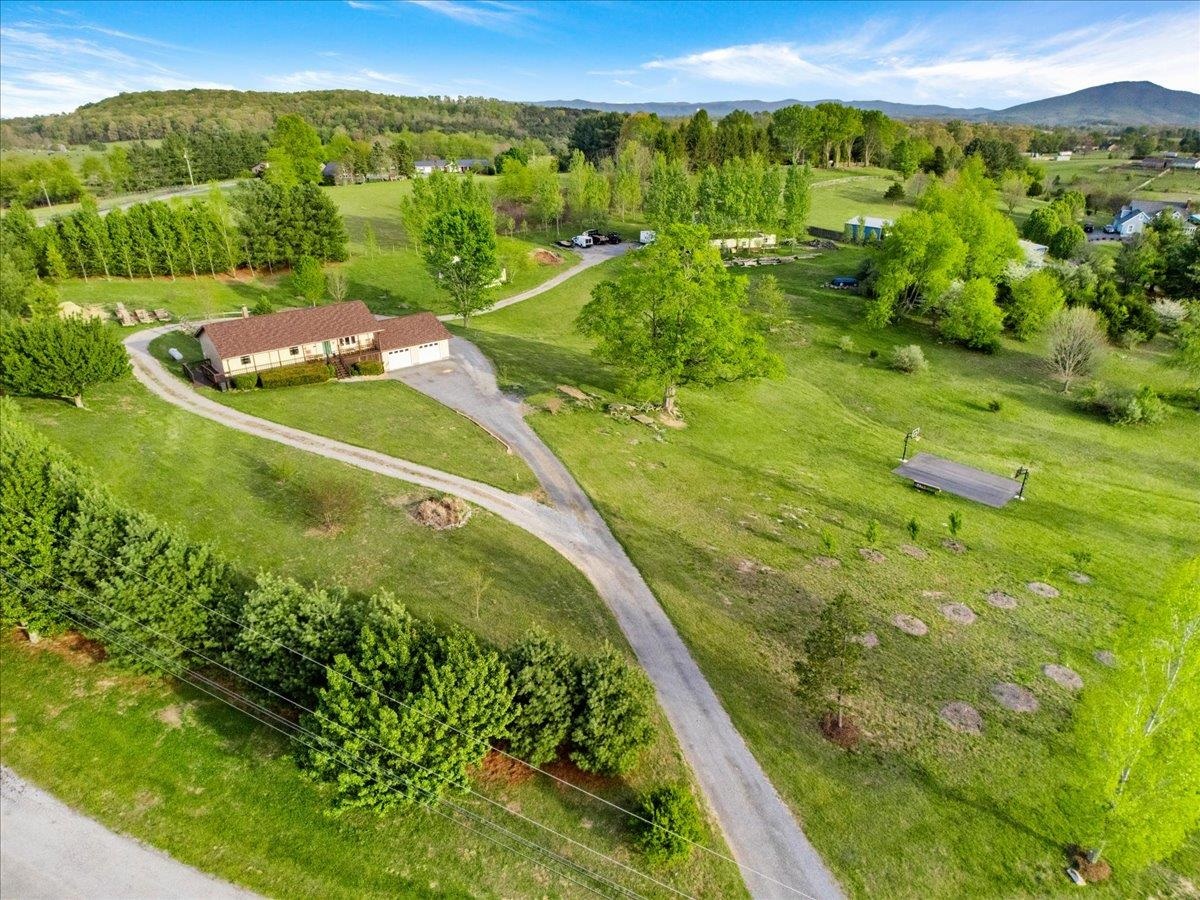 5900 Chicwood Drive Pulaski VA 24301
