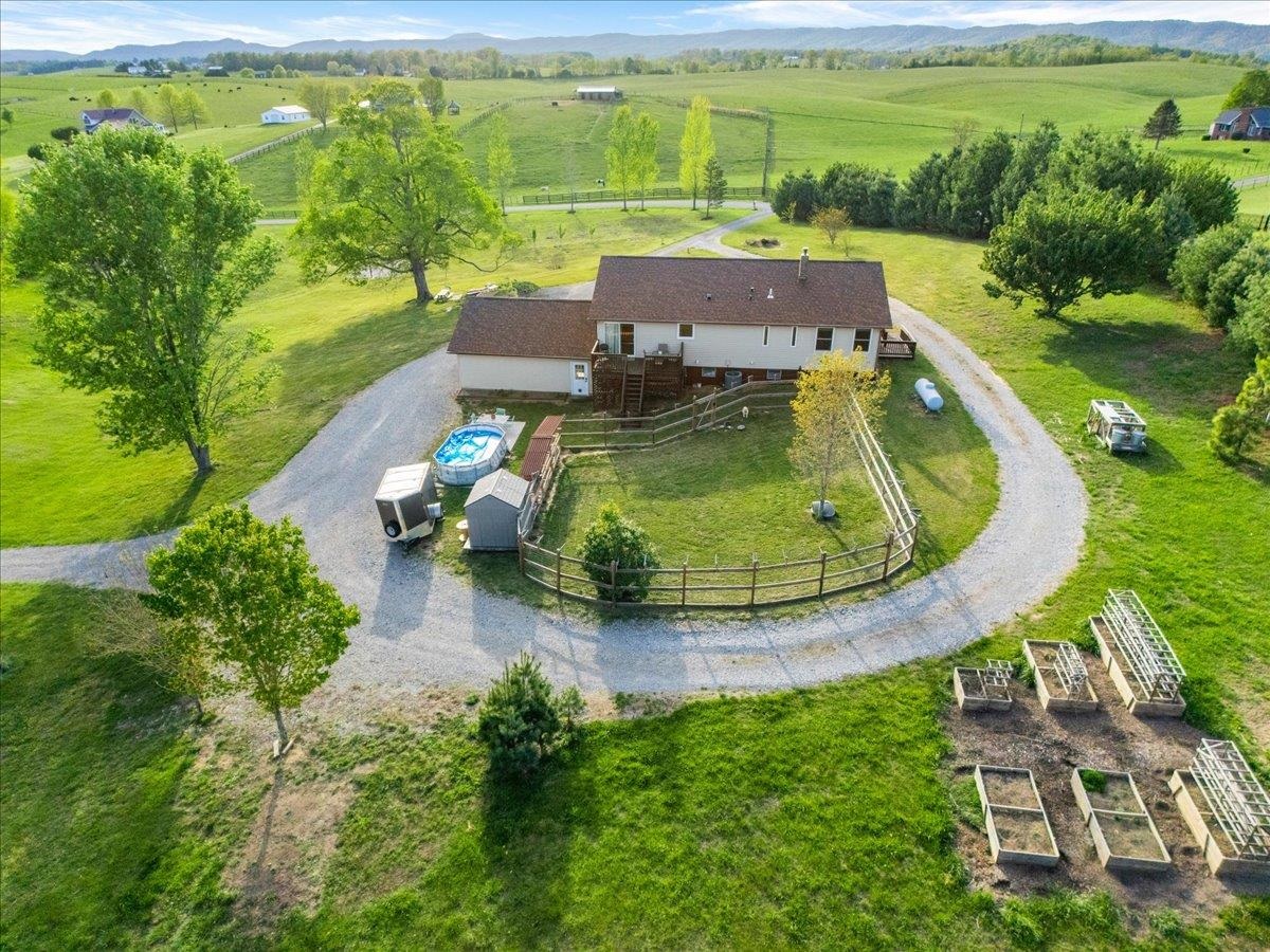 5900 Chicwood Drive Pulaski VA 24301