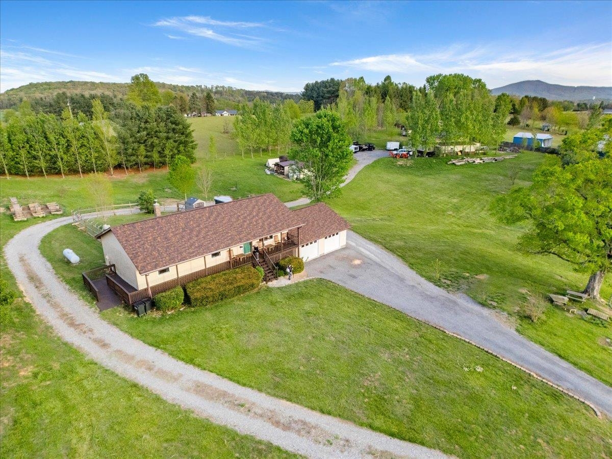 5900 Chicwood Drive Pulaski VA 24301