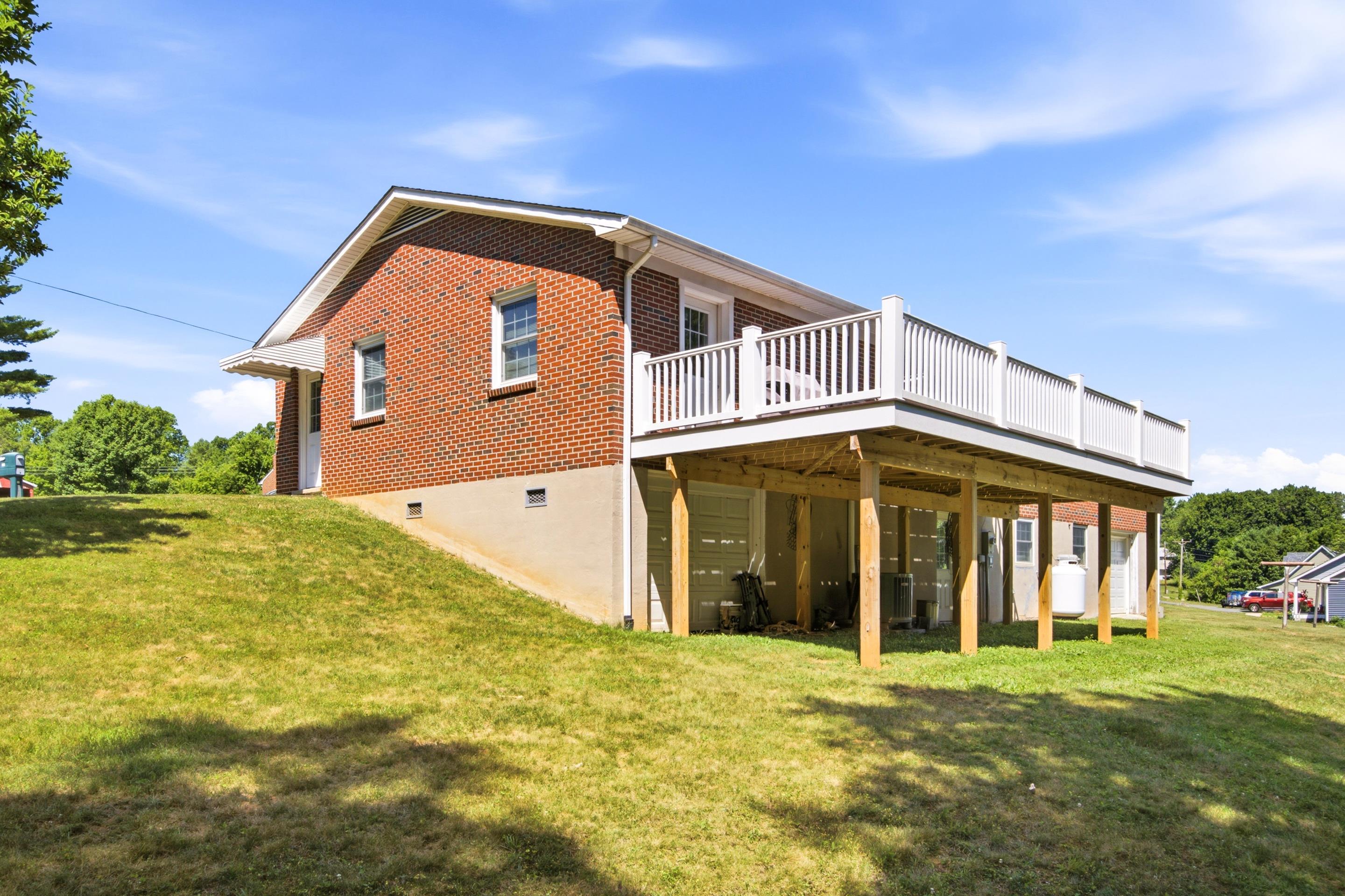 523 Christiansburg Pike NE Floyd VA 24091