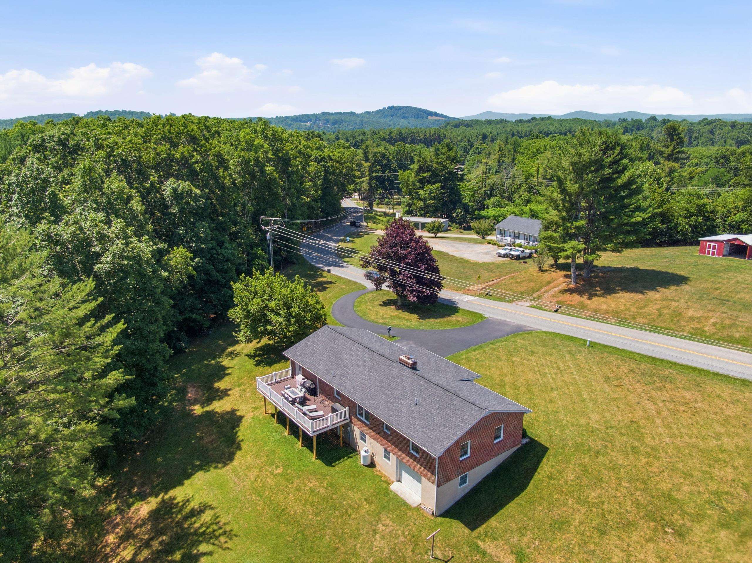 523 Christiansburg Pike NE Floyd VA 24091