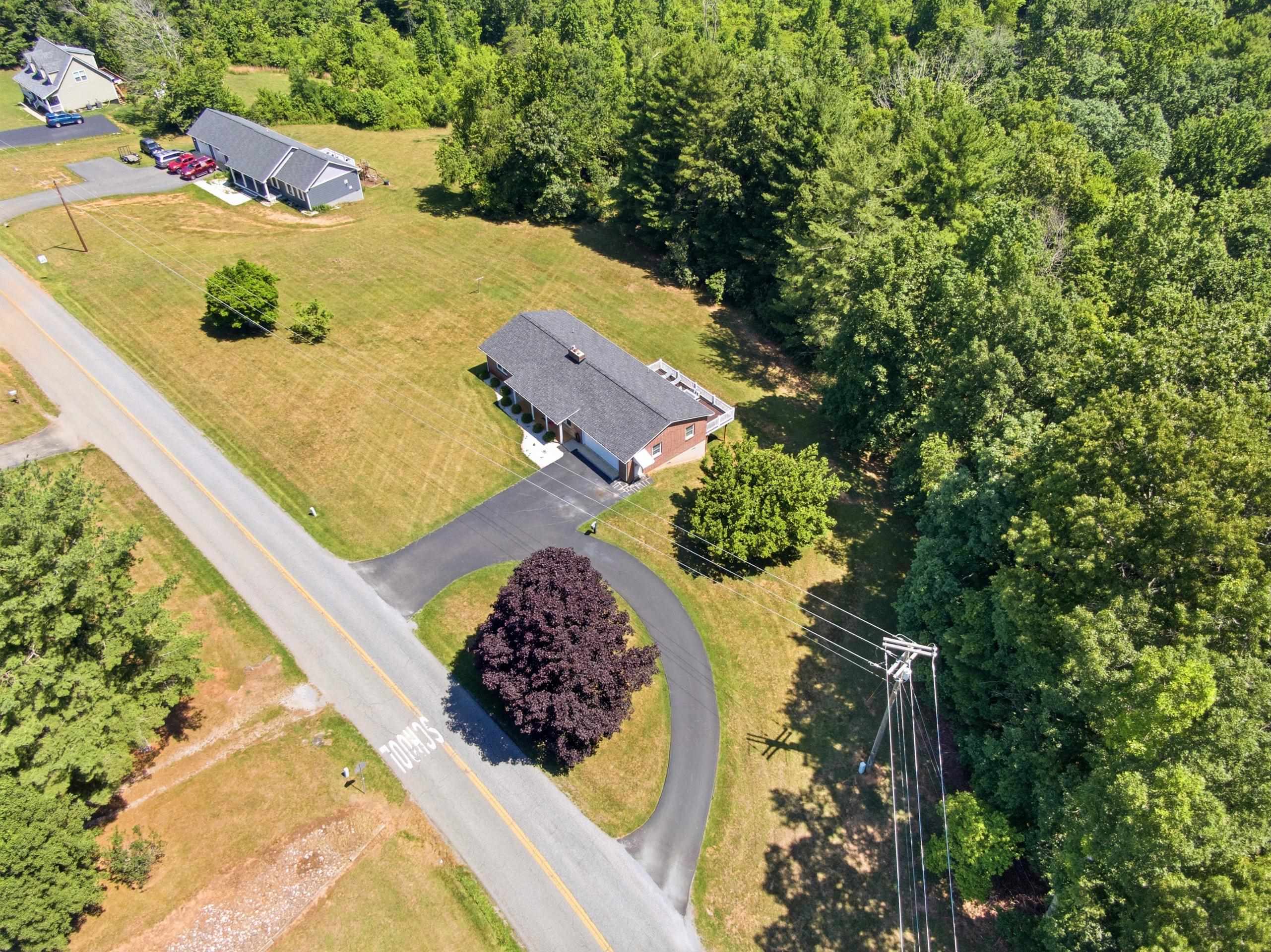 523 Christiansburg Pike NE Floyd VA 24091