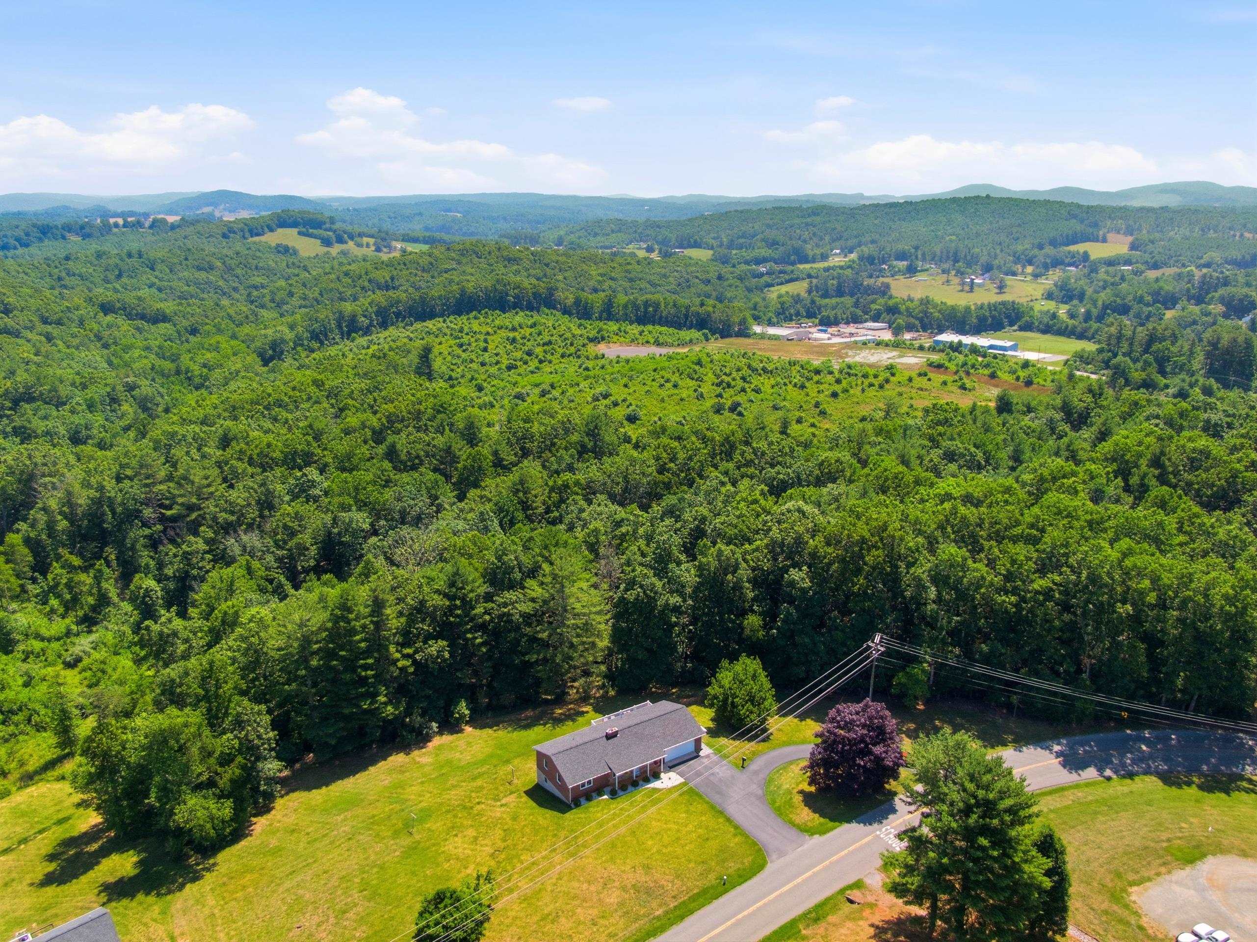 523 Christiansburg Pike NE Floyd VA 24091