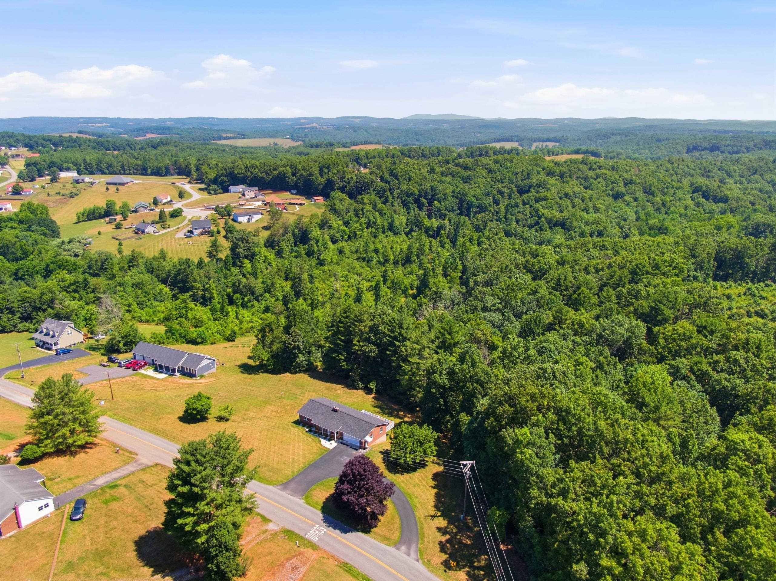 523 Christiansburg Pike NE Floyd VA 24091