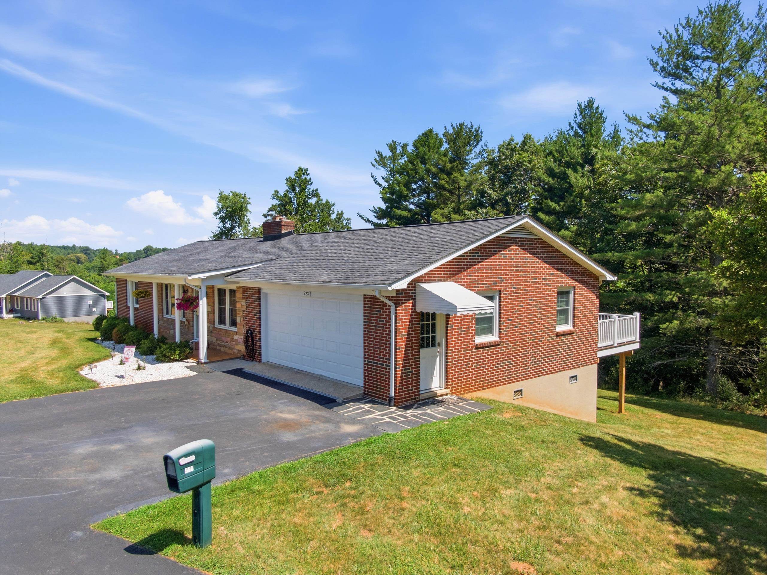 523 Christiansburg Pike NE Floyd VA 24091