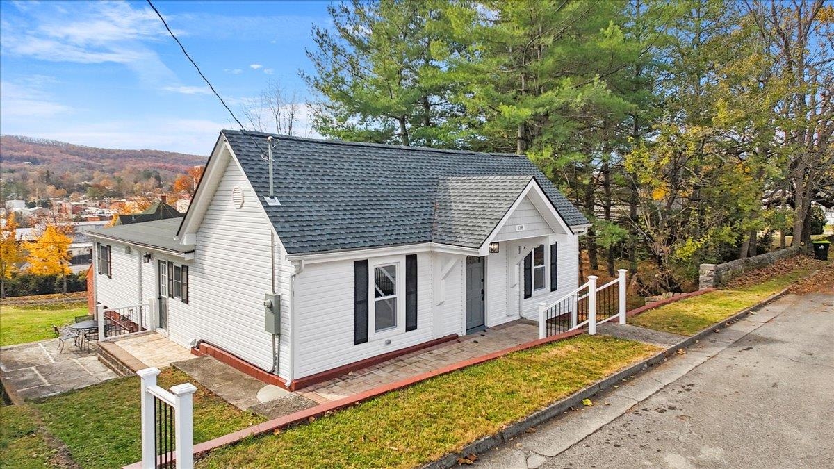 118 6th Street NE Pulaski VA 24301