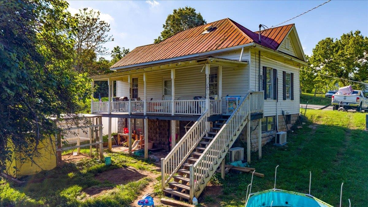 624 NE Eighth Street Pulaski VA 24301