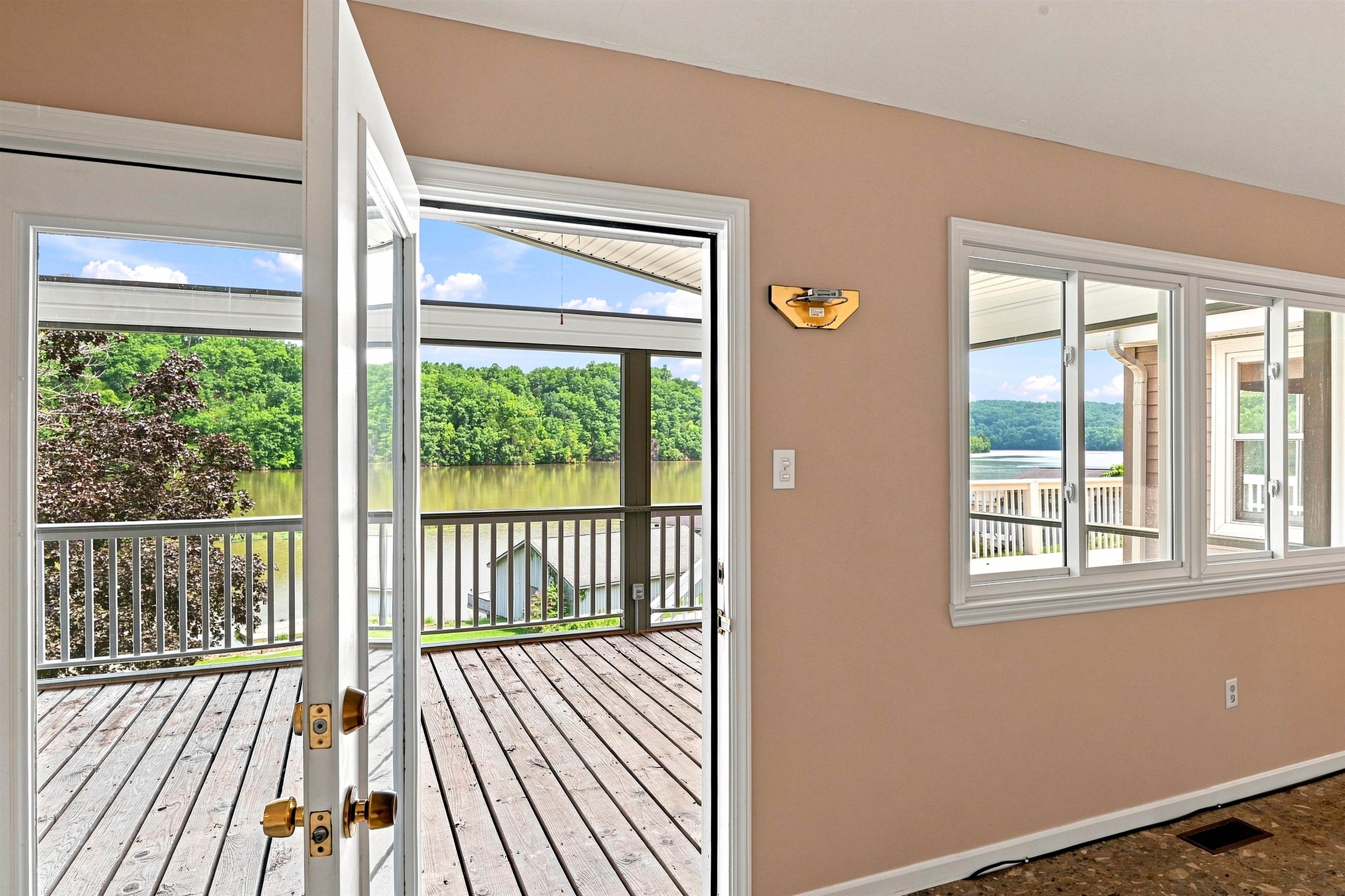 2967 Blackberry Lane Hiwassee VA 24347