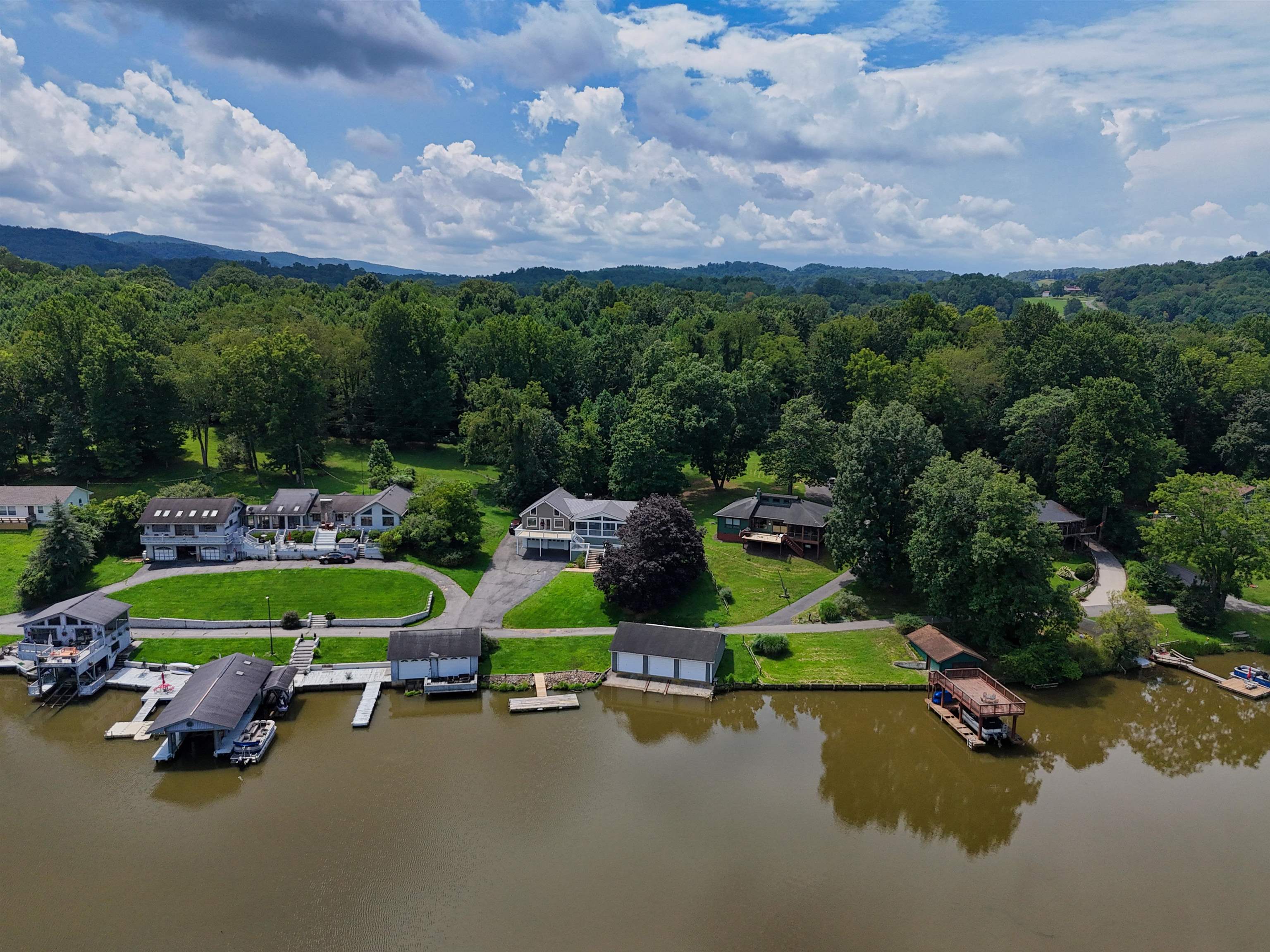 2967 Blackberry Lane Hiwassee VA 24347