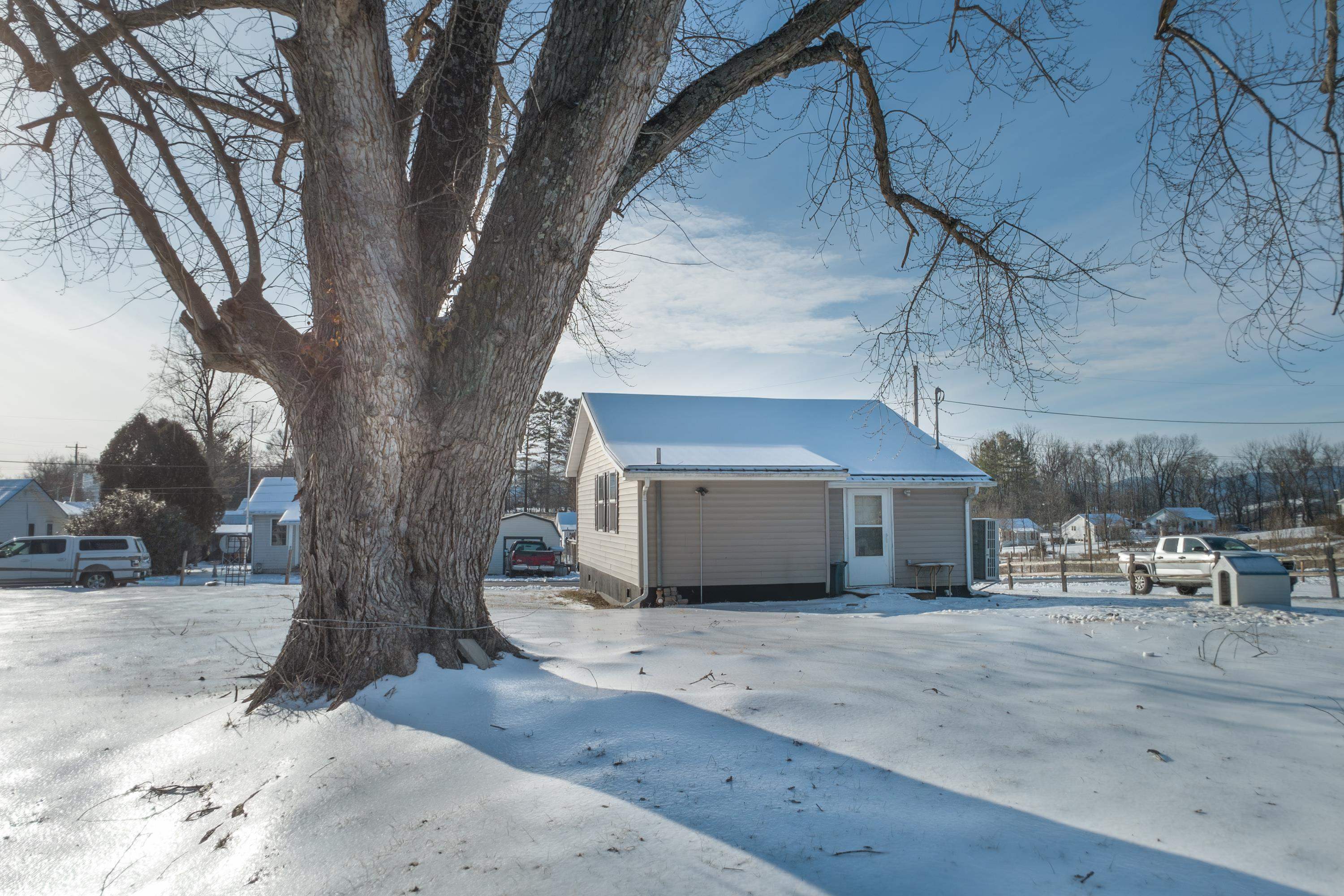 116 C Street Austinville VA 24312