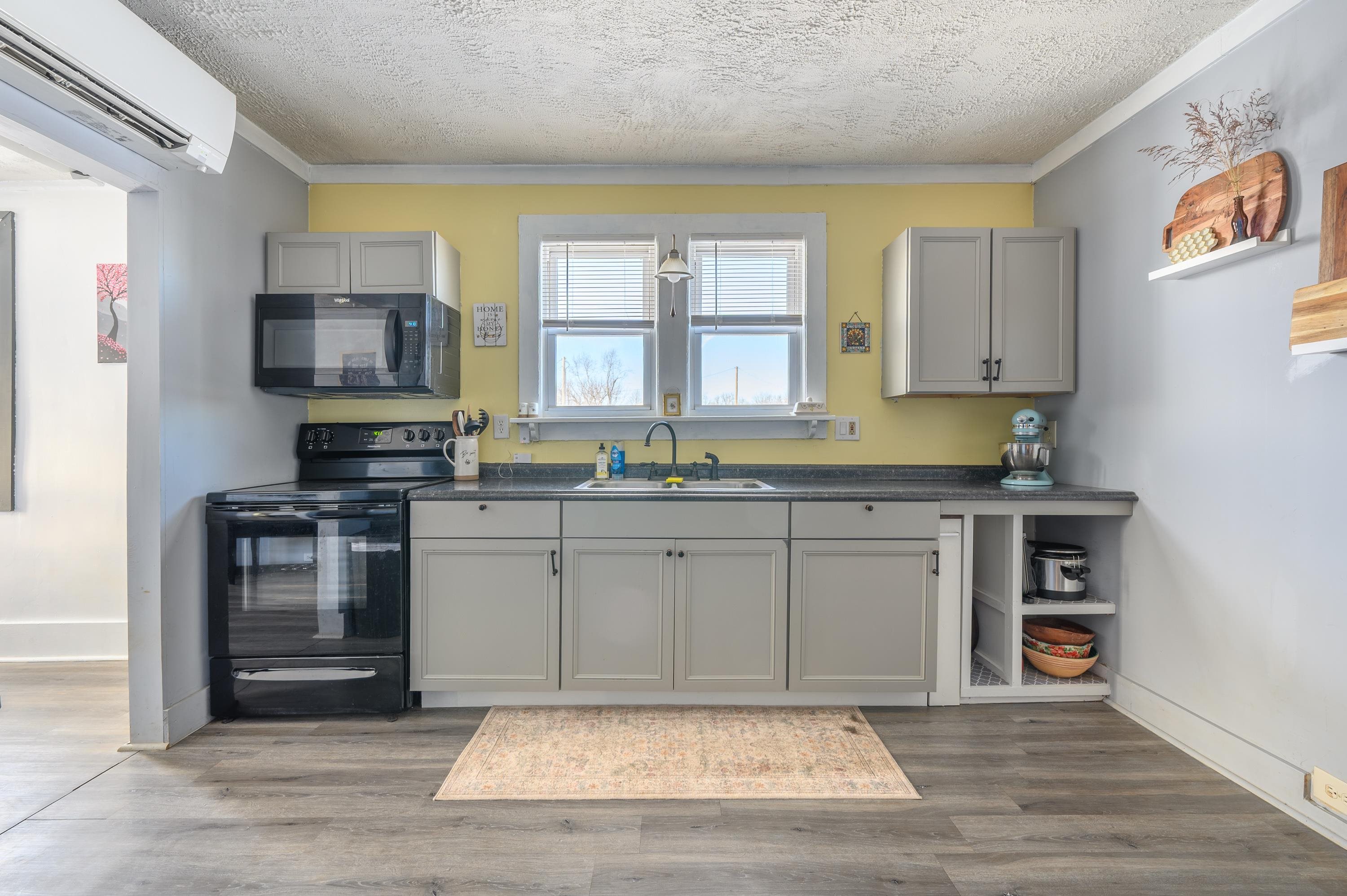 116 C Street Austinville VA 24312