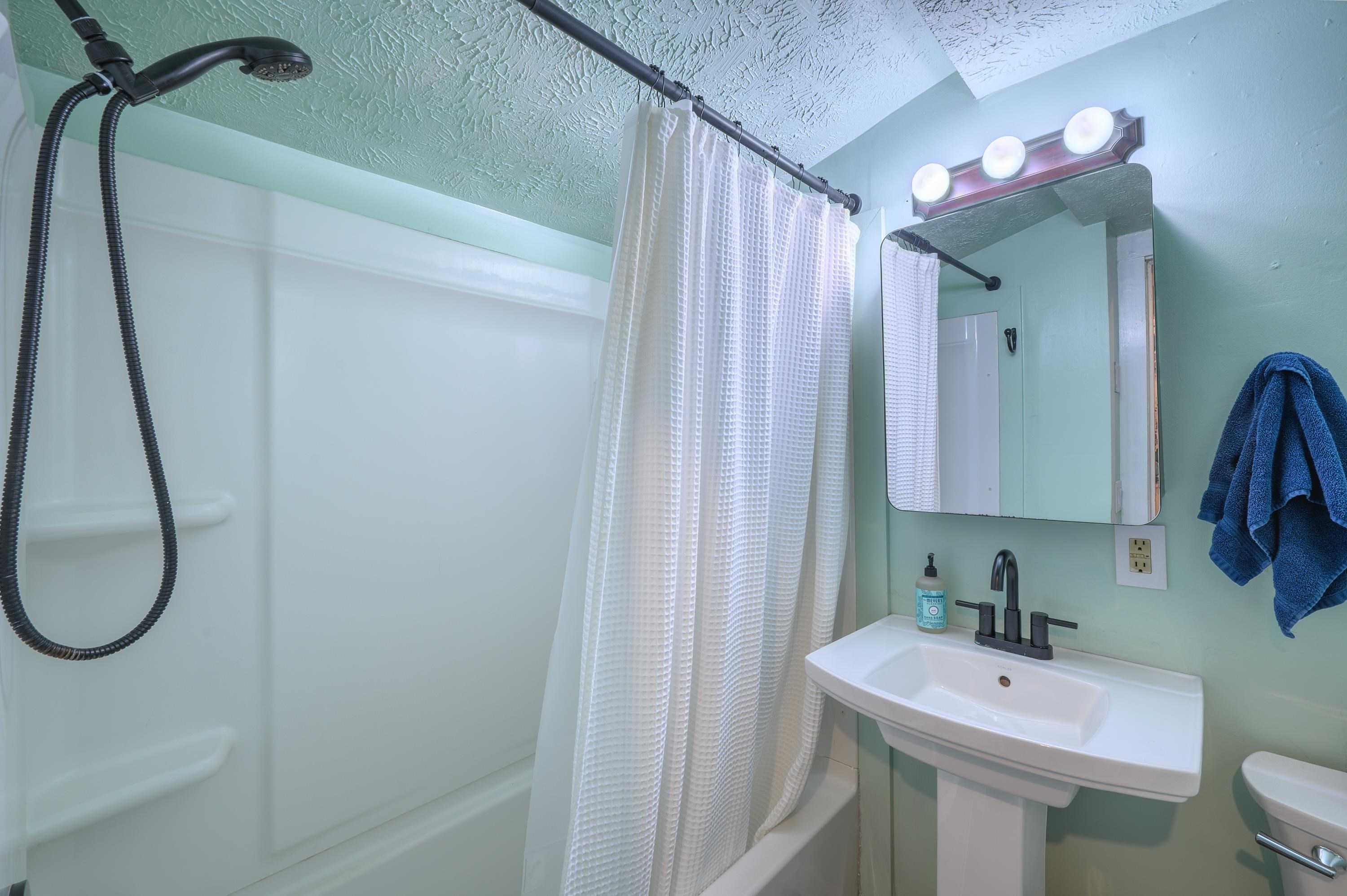 116 C Street Austinville VA 24312