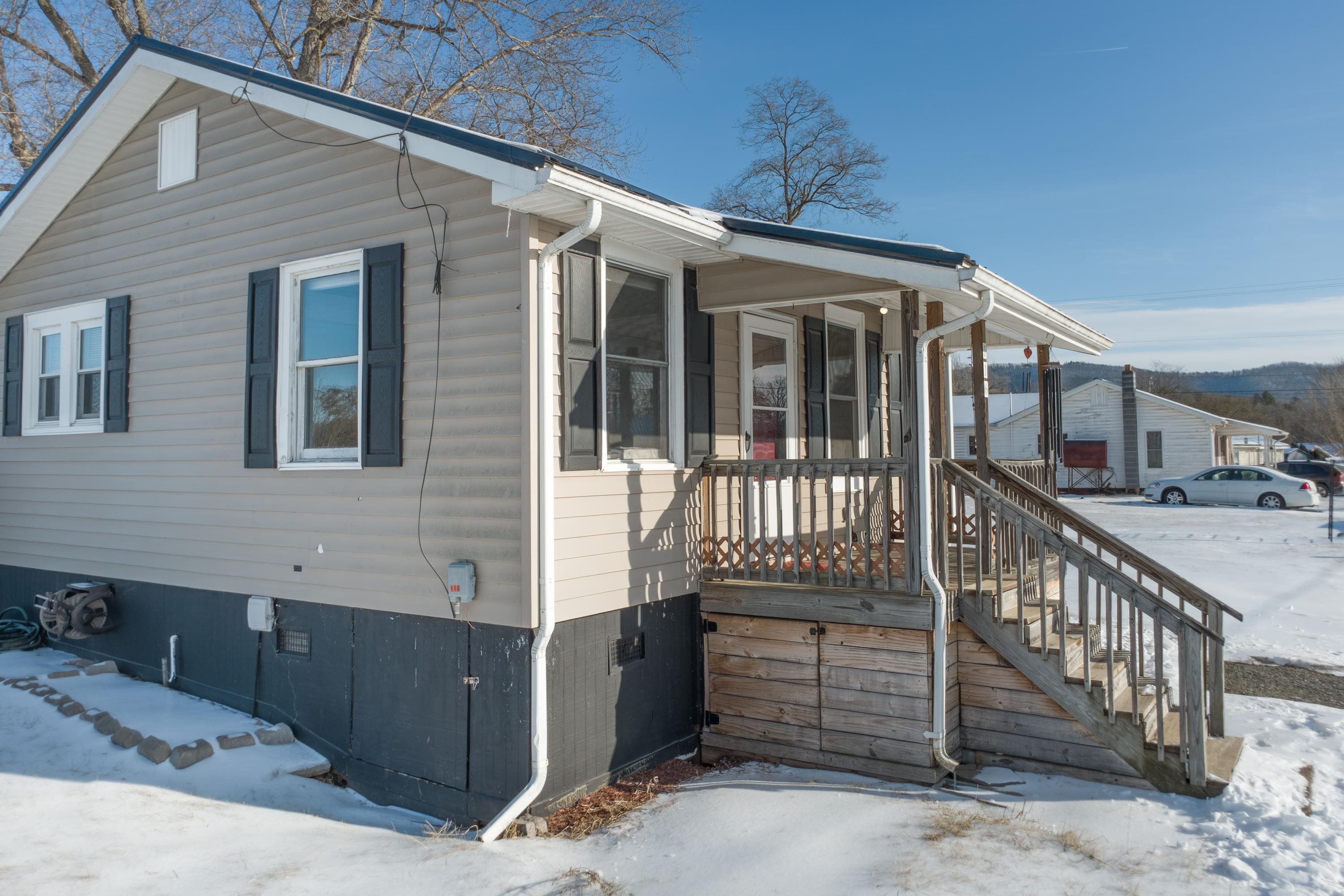 116 C Street Austinville VA 24312