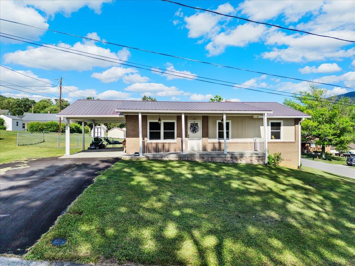 100 Pine Street Narrows VA 24124
