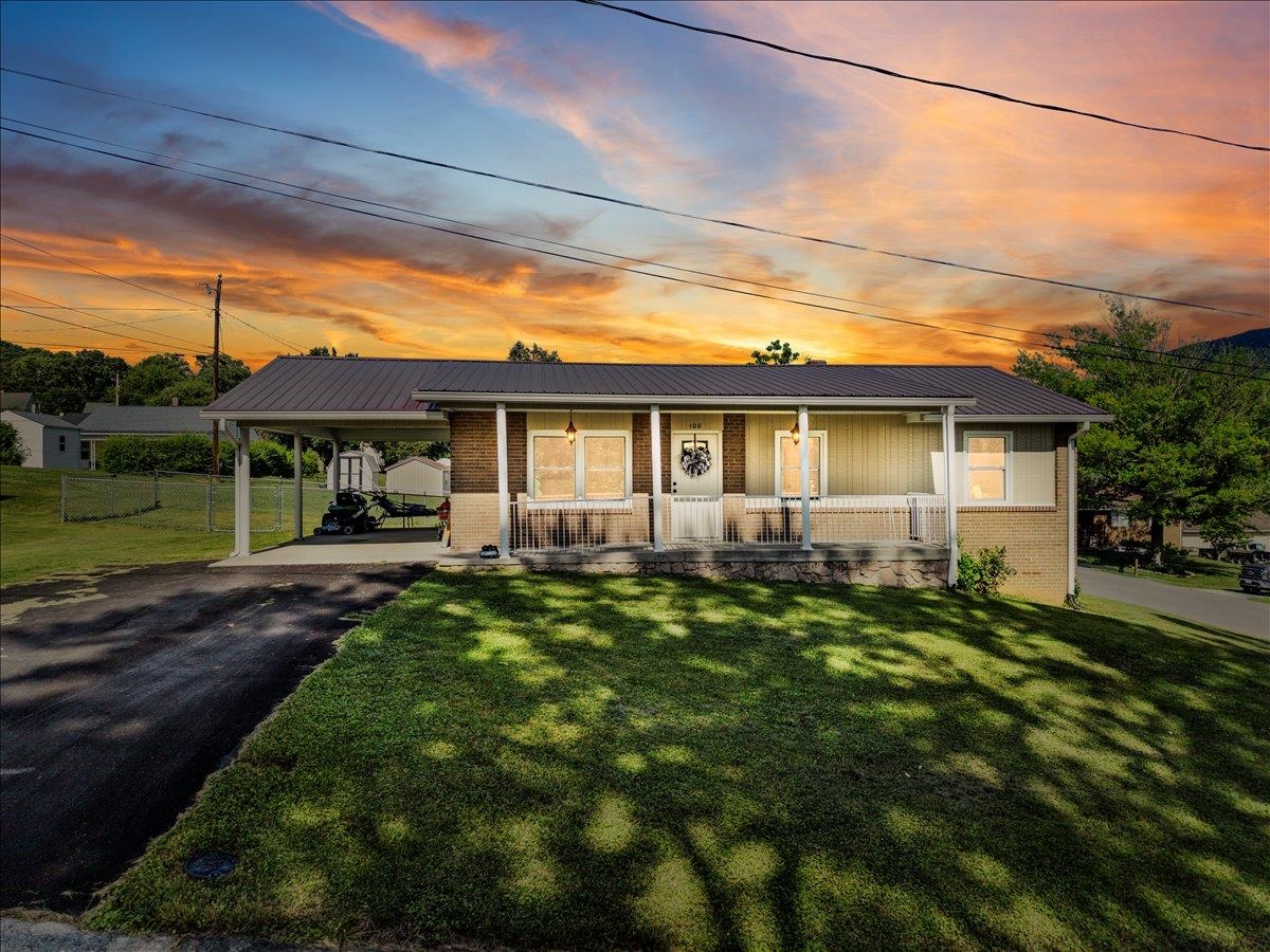 100 Pine Street Narrows VA 24124