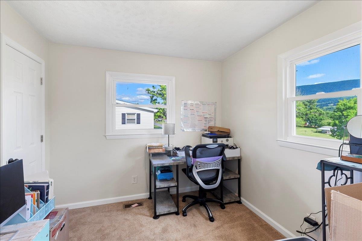 100 Pine Street Narrows VA 24124