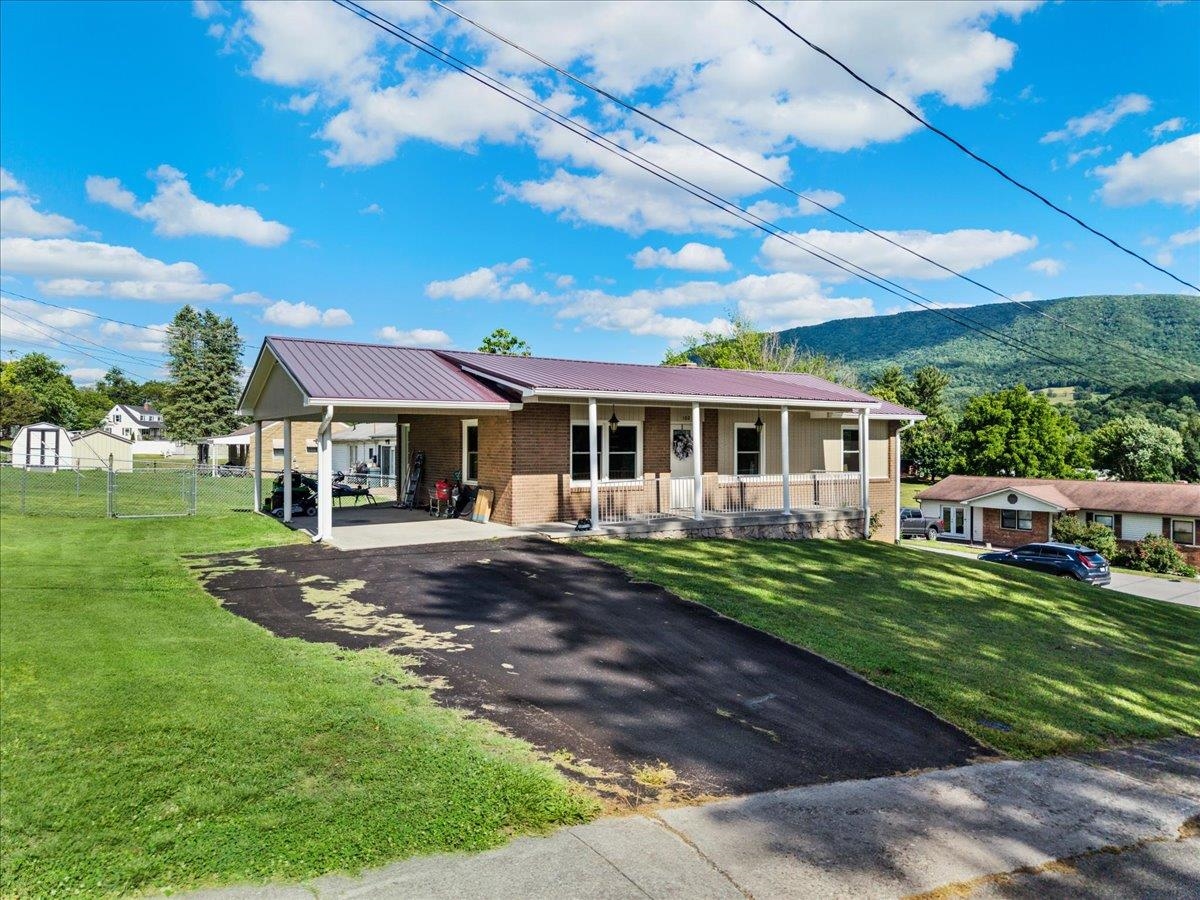100 Pine Street Narrows VA 24124