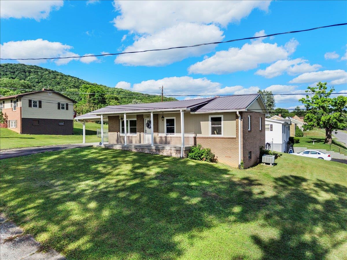 100 Pine Street Narrows VA 24124