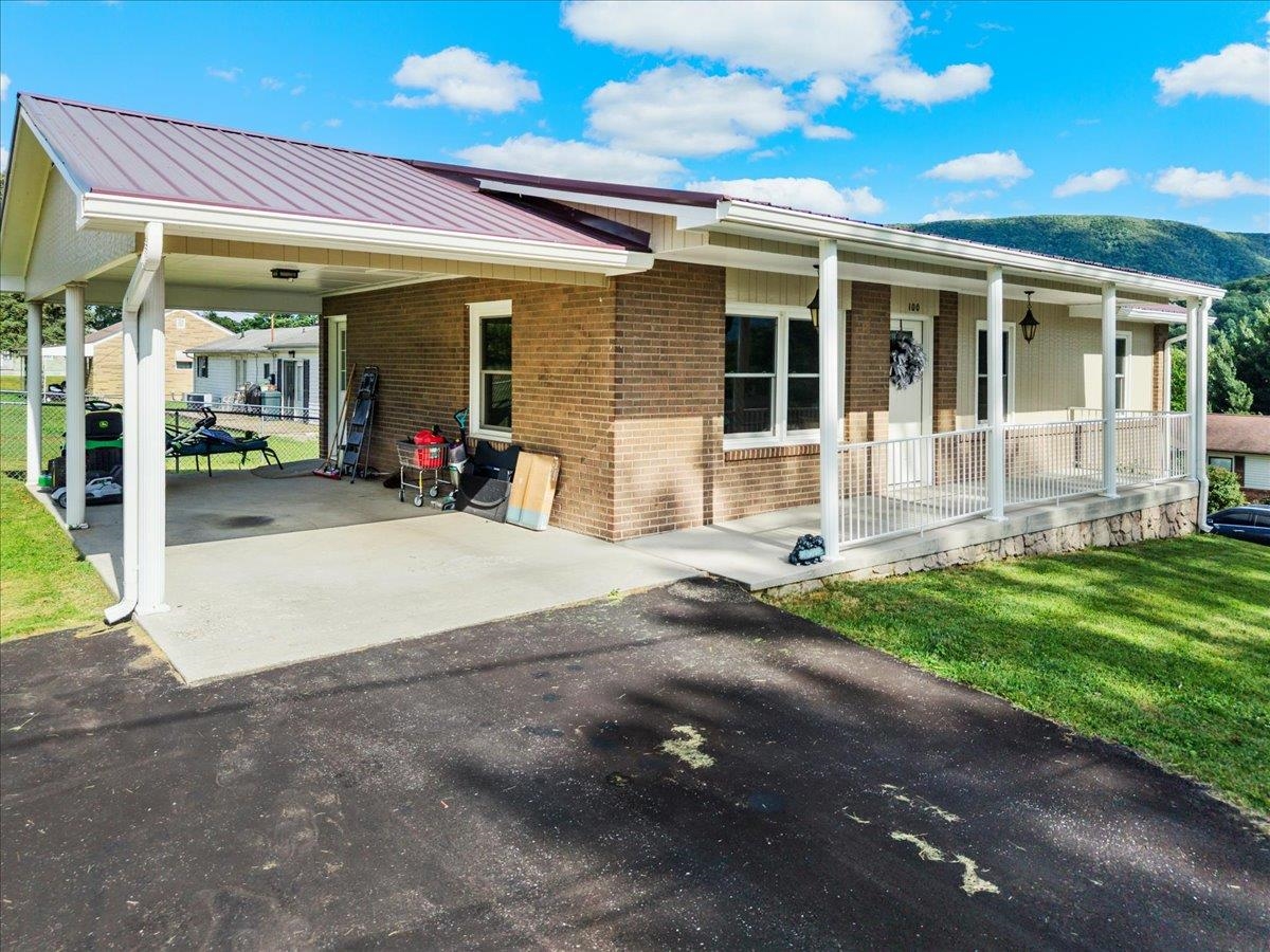 100 Pine Street Narrows VA 24124