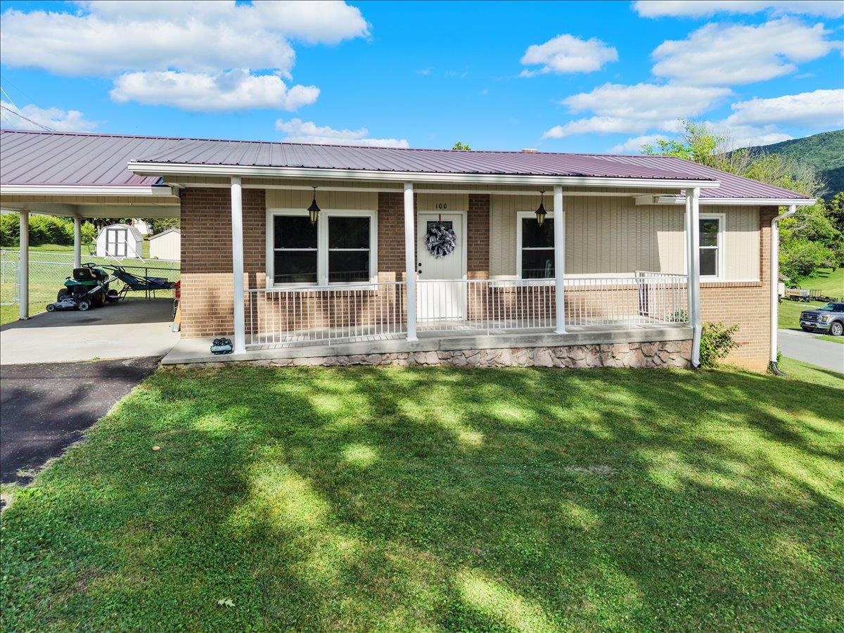 100 Pine Street Narrows VA 24124