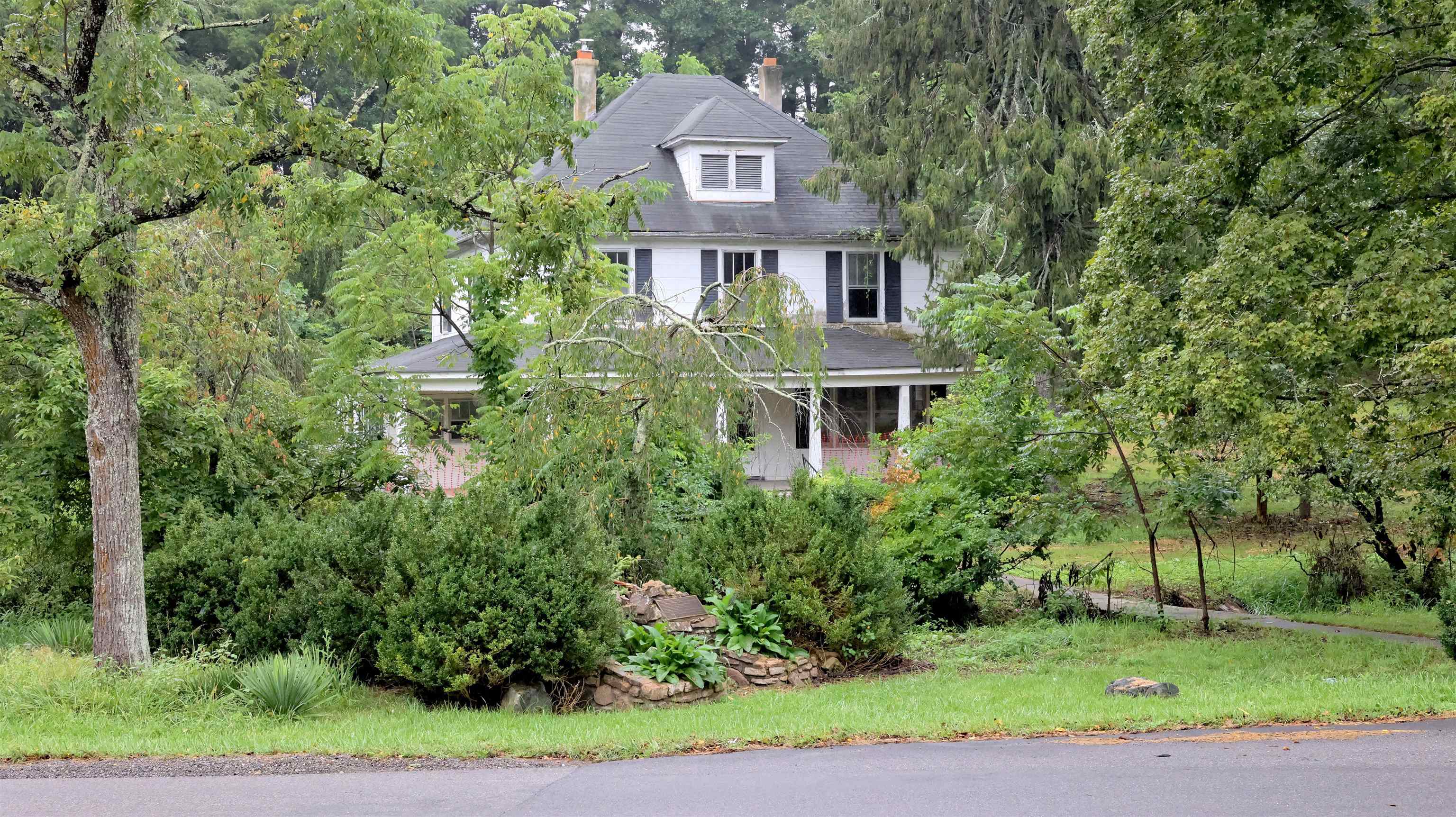 1439 Daniels Run Road NE Check VA 24072