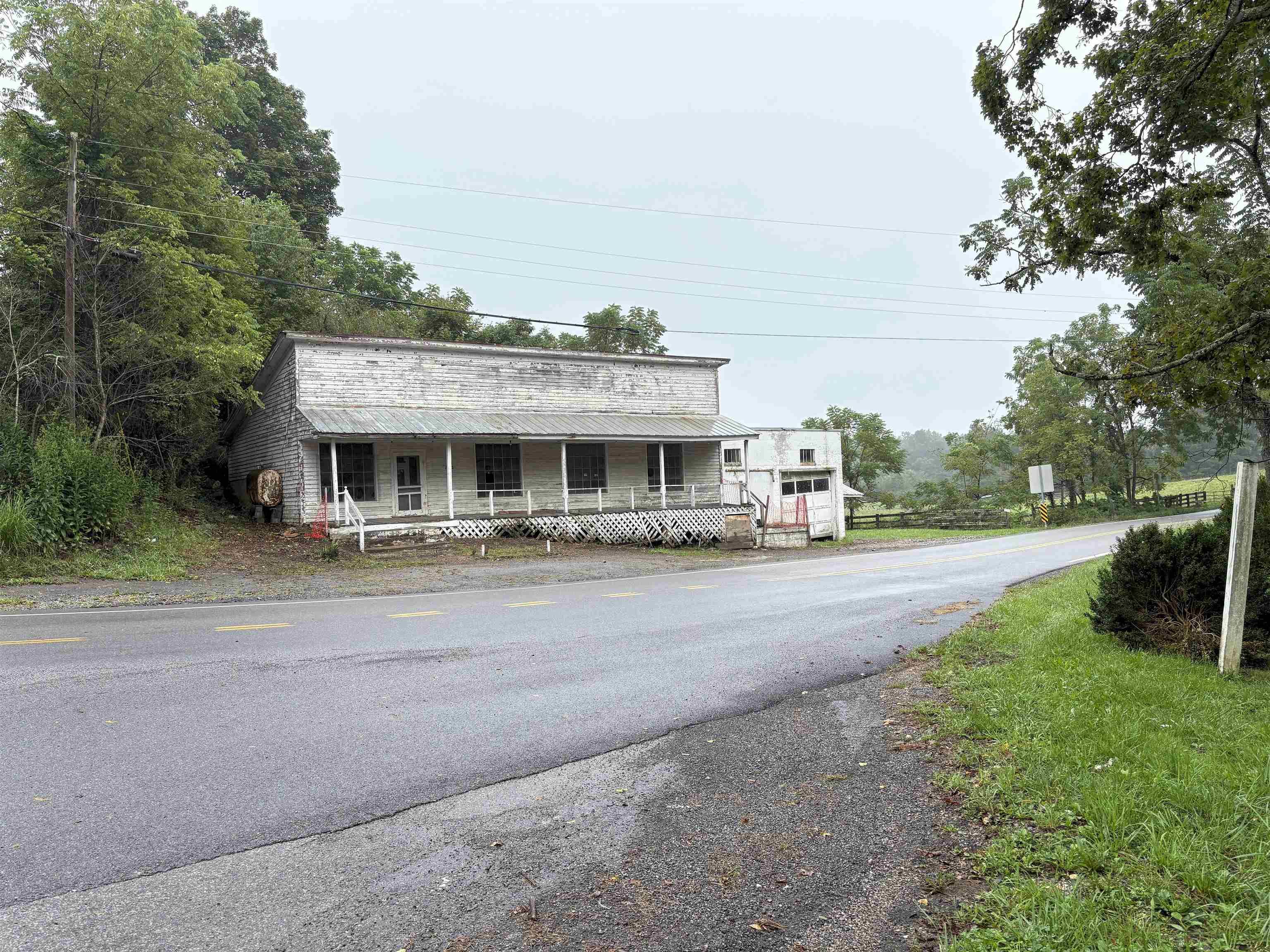 1439 Daniels Run Road NE Check VA 24072