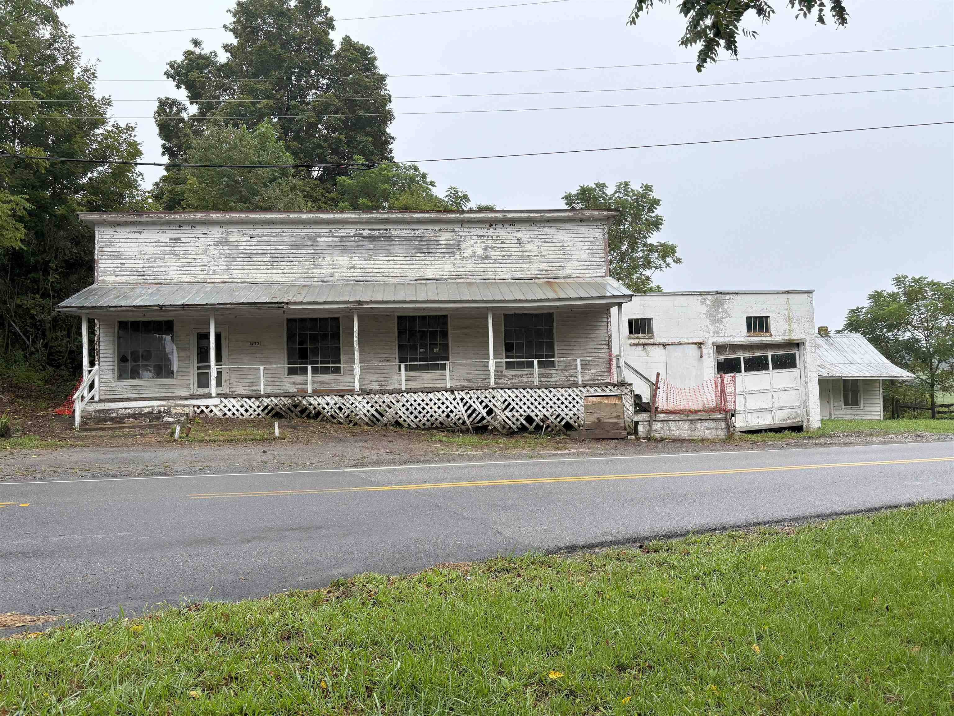 1439 Daniels Run Road NE Check VA 24072