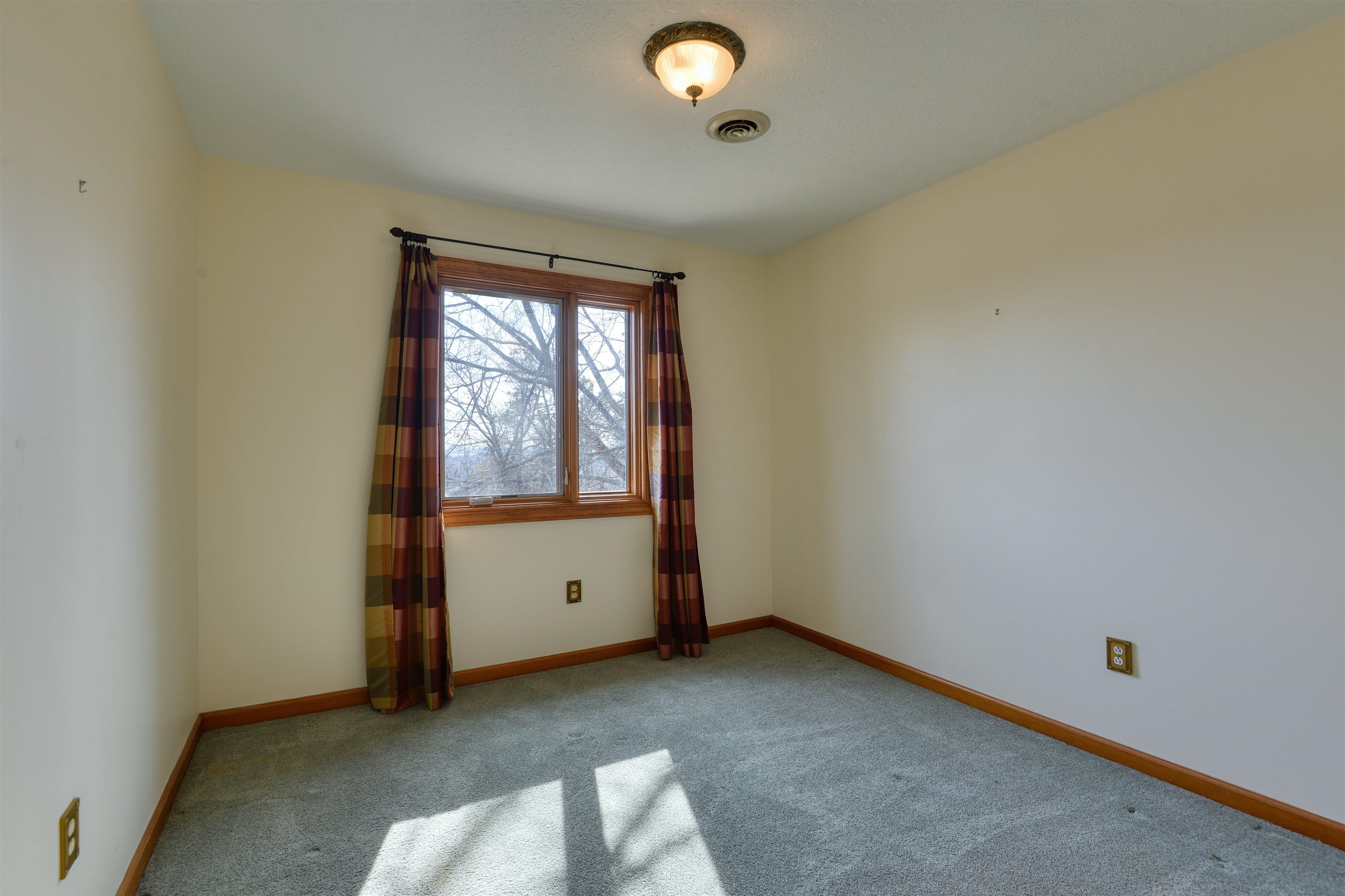 4215 Oakwood Court Radford VA 24141