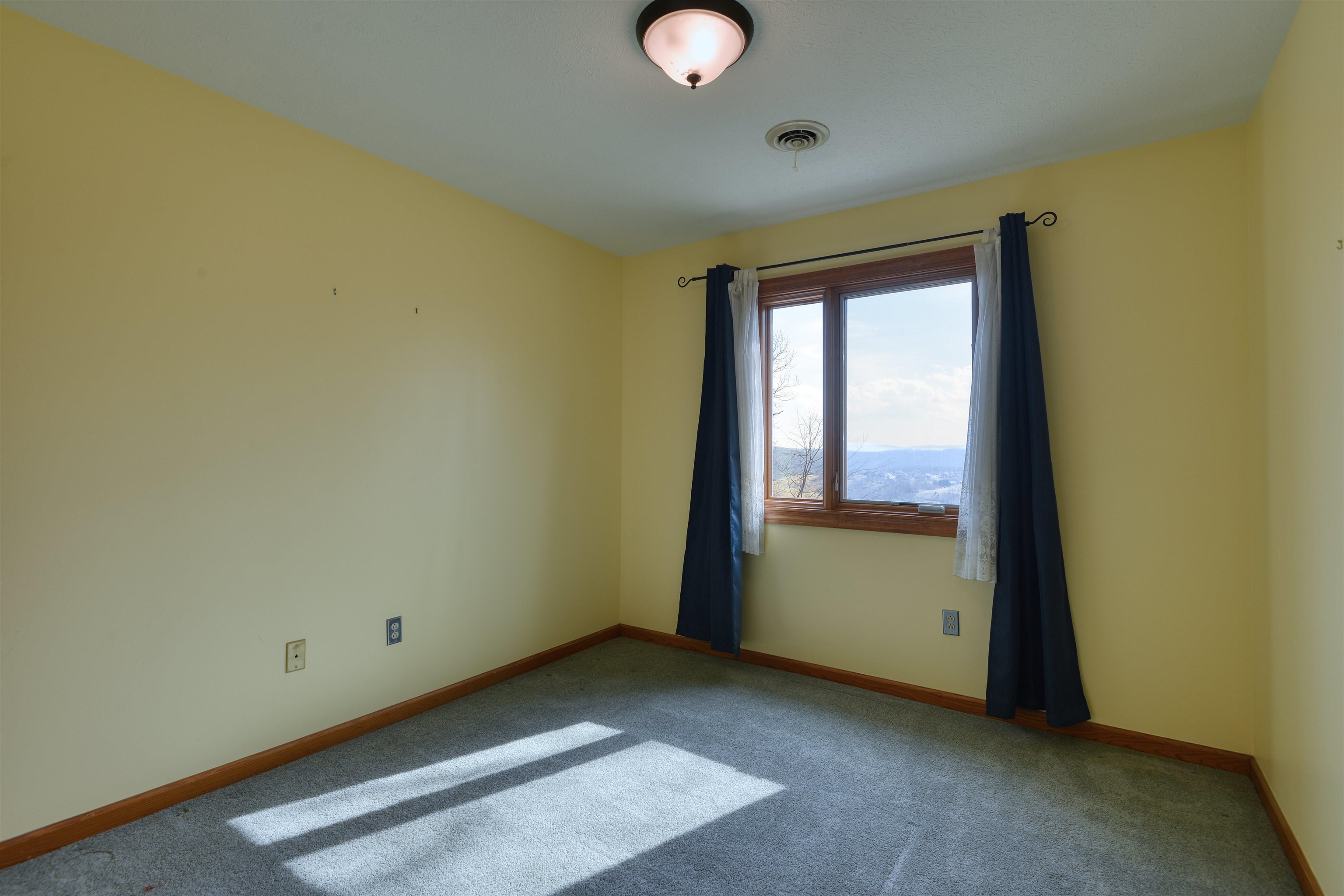 4215 Oakwood Court Radford VA 24141