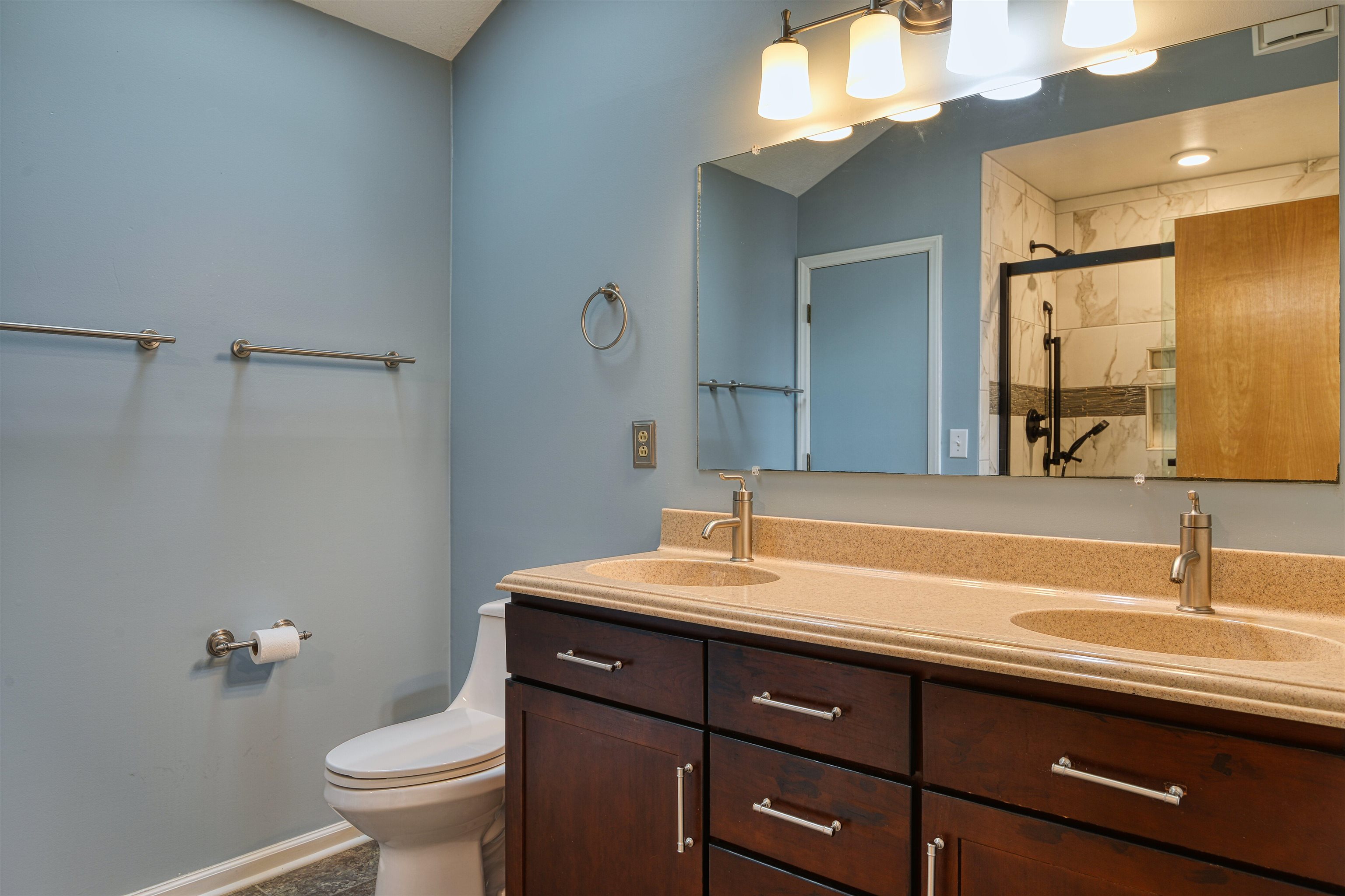 4215 Oakwood Court Radford VA 24141